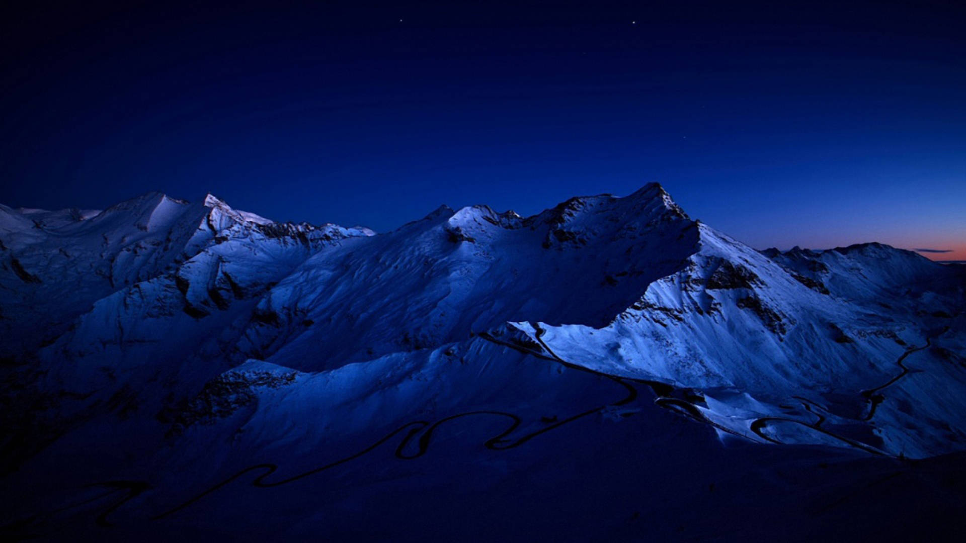 Vistade Montanha Estética Em Neon Azul. Papel de Parede