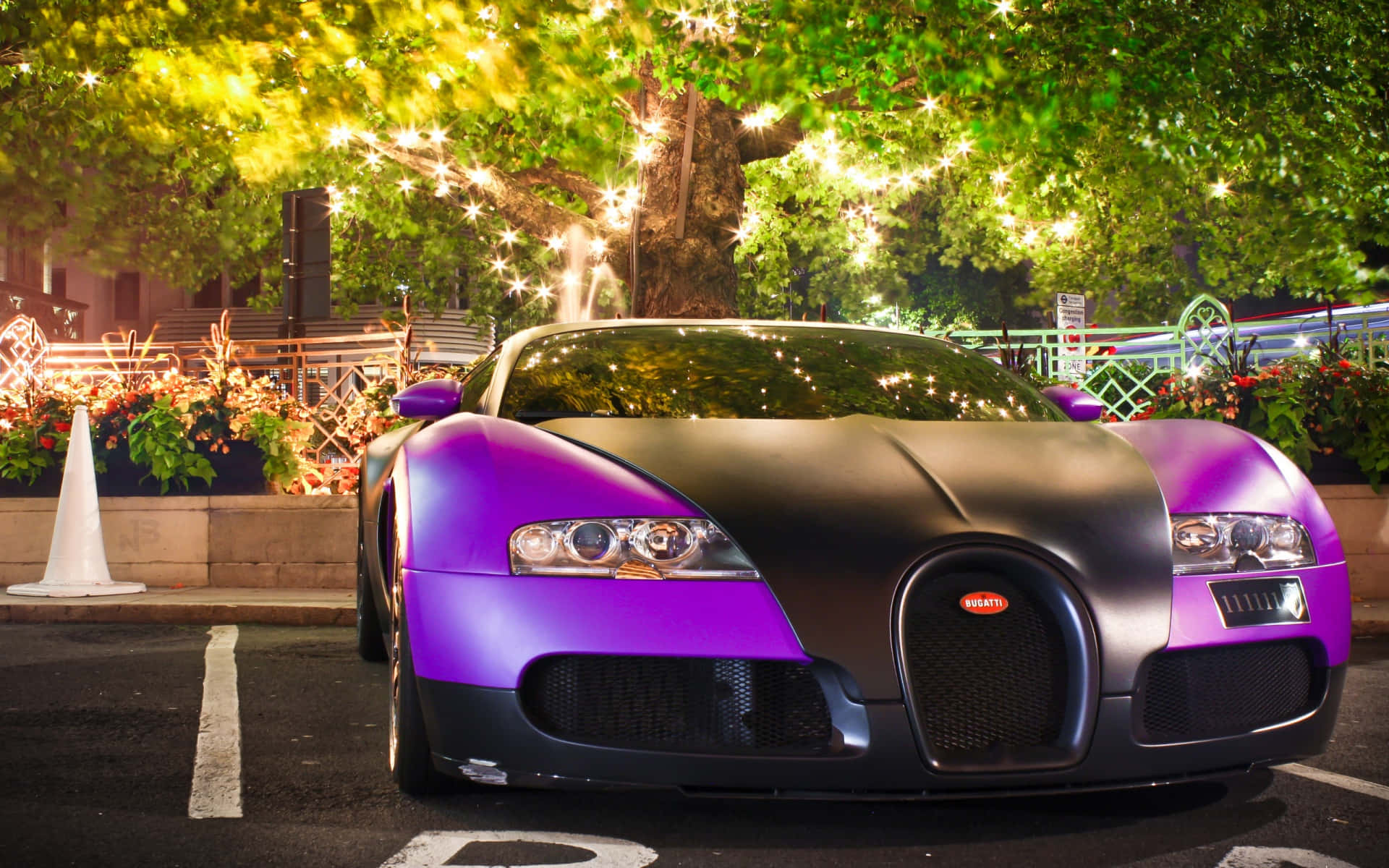 Et lysende Bugatti belyst i nattehimlen. Wallpaper