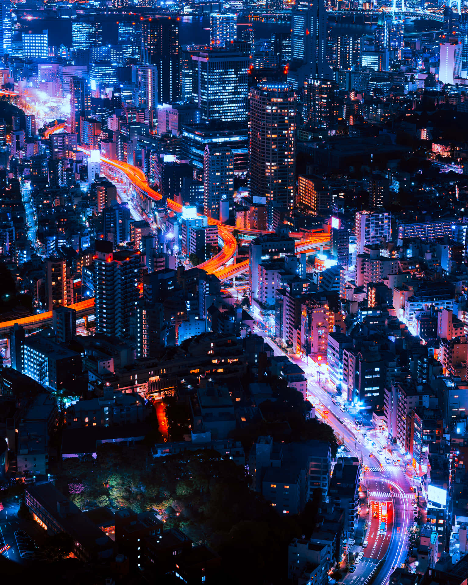 Experienciea Energia Vibrante De Neon City Em Seu Papel De Parede Do Computador Ou Celular. Papel de Parede