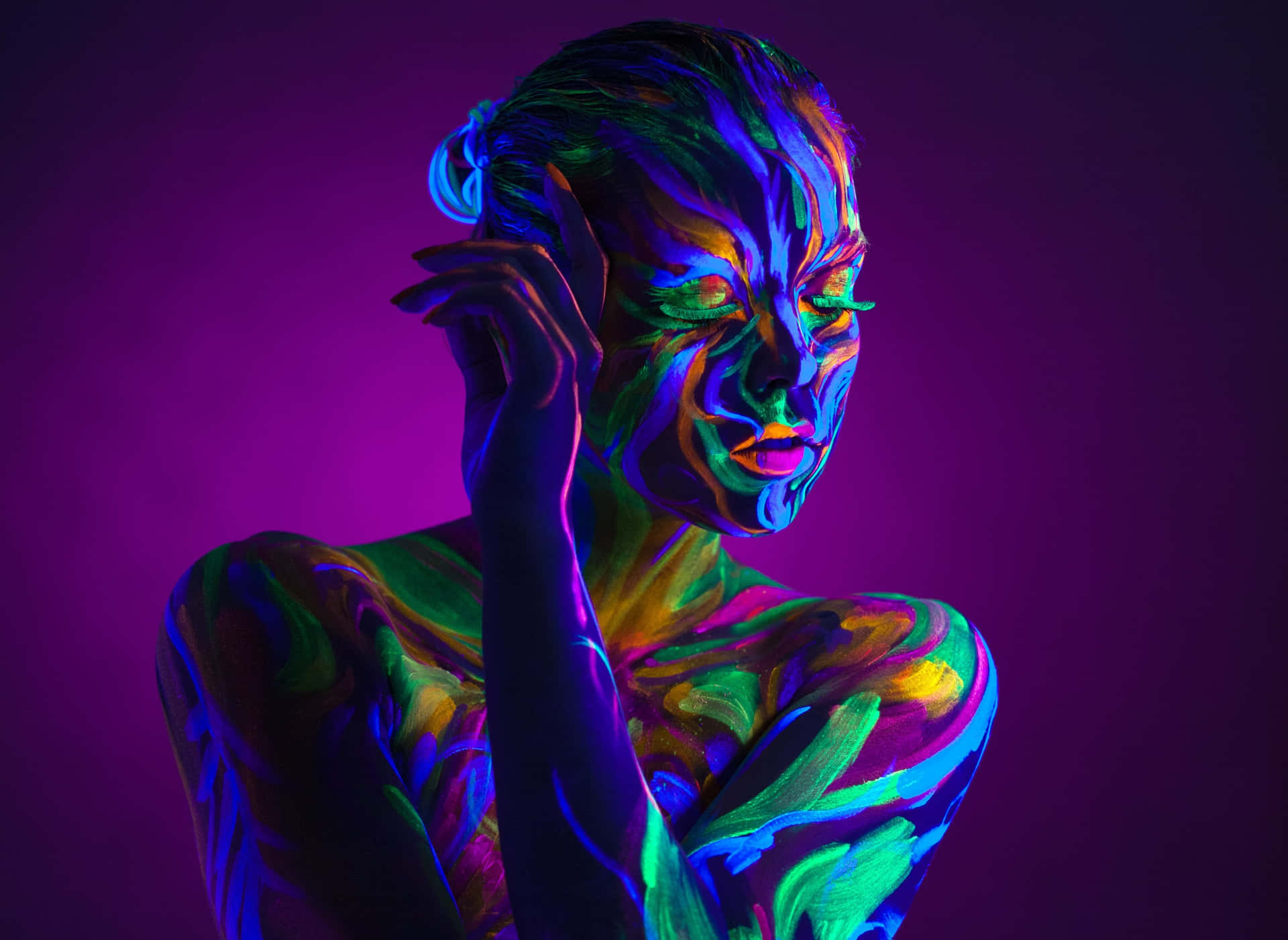 Neon_ Glow_ Body_ Art_ Under_ Black_ Light Wallpaper