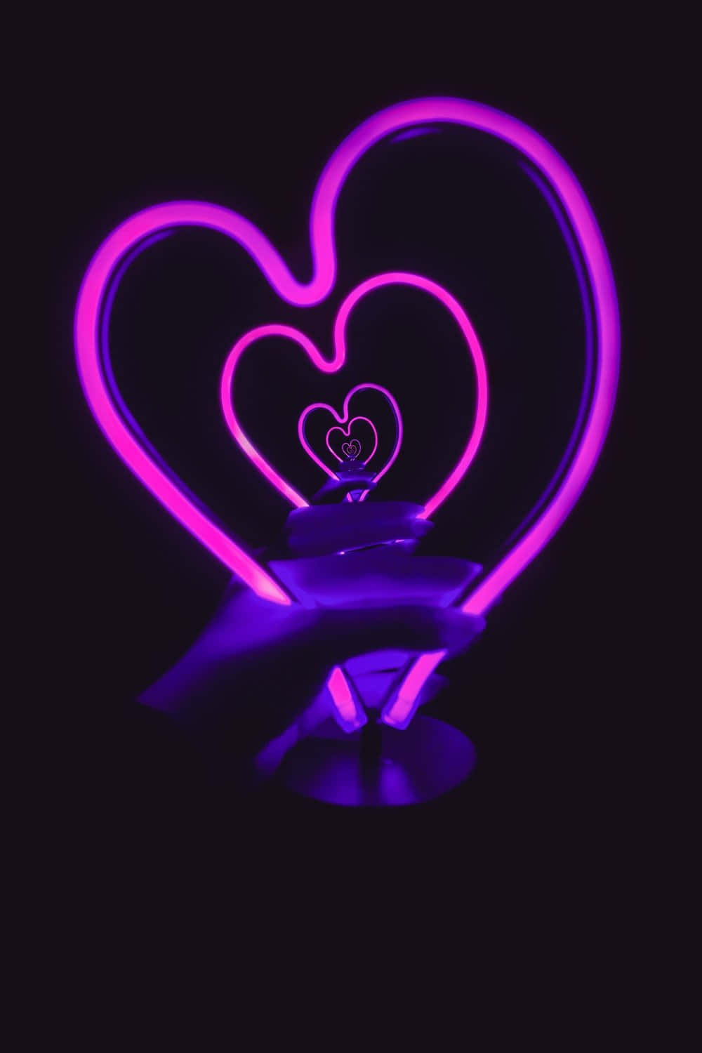 Illustrazionedi Una Lampada A Cuore Viola Al Neon. Sfondo