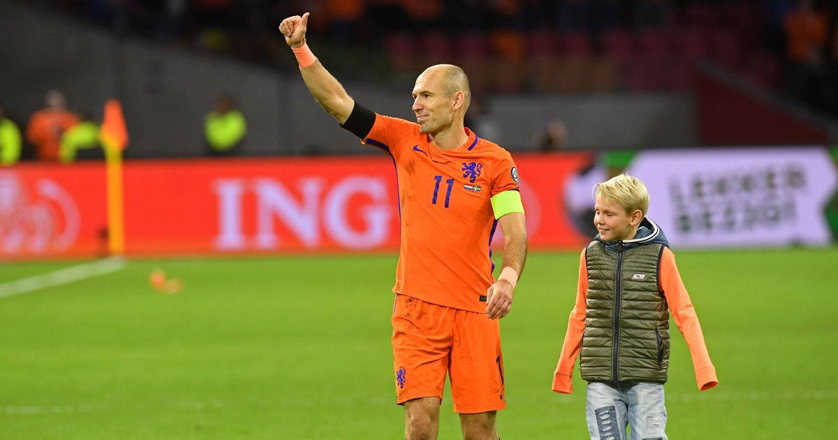 Netherlands National Football Team Robben With A Kid Wallpaper