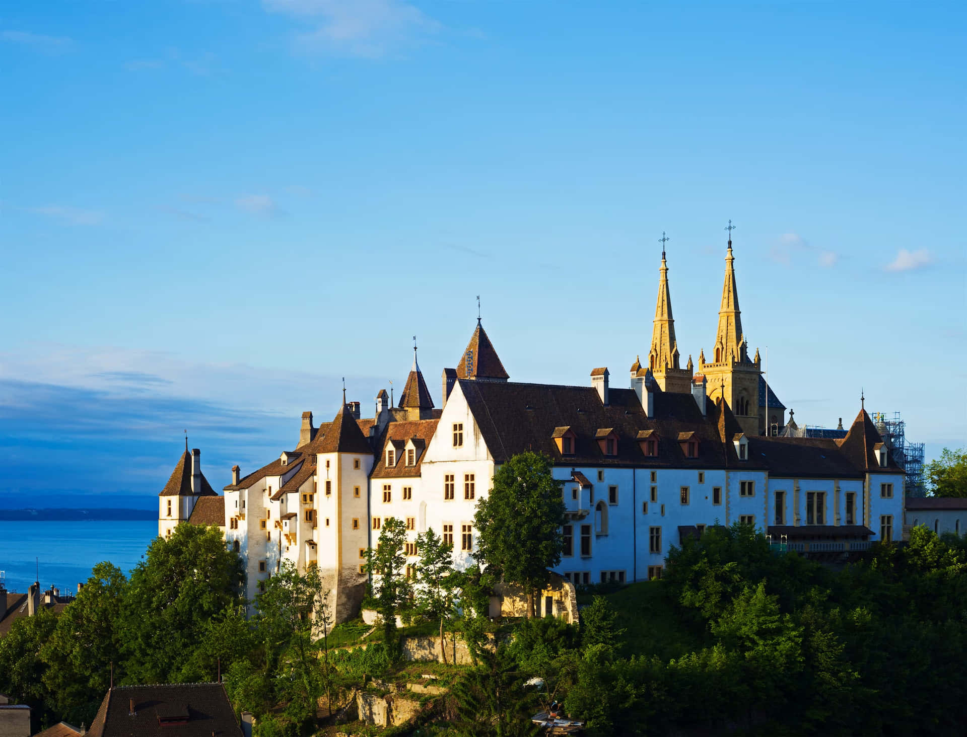 Neuchatel Castle Overlooking Lake Wallpaper