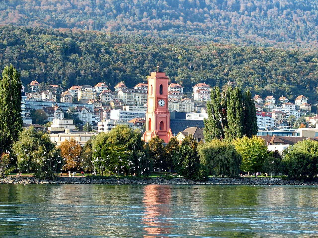 Neuchatel Uitzicht Aan Het Meer Met Klokkentoren Achtergrond