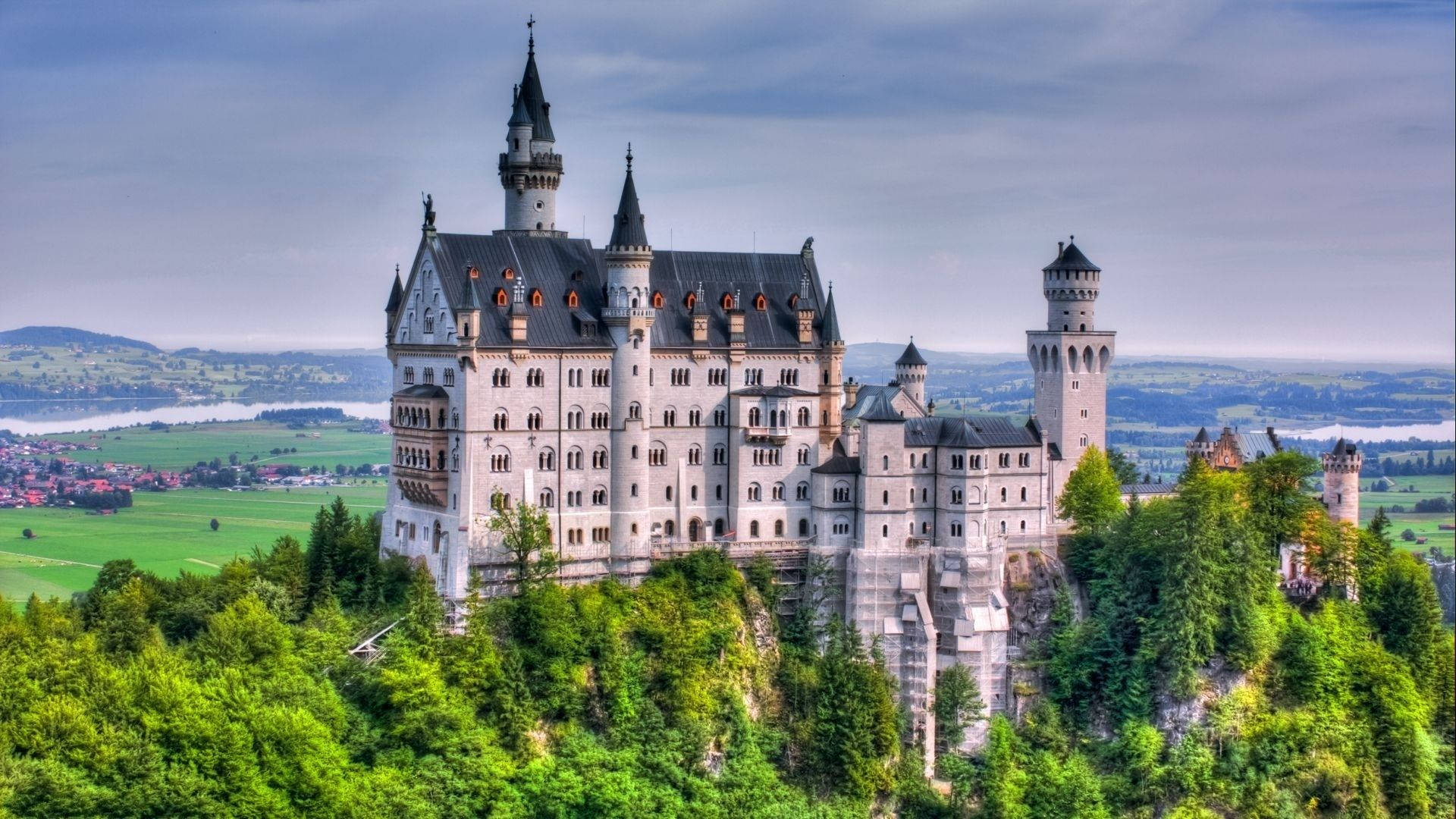 Fairy Tale Neuschwanstein Castle in Germany Wallpaper