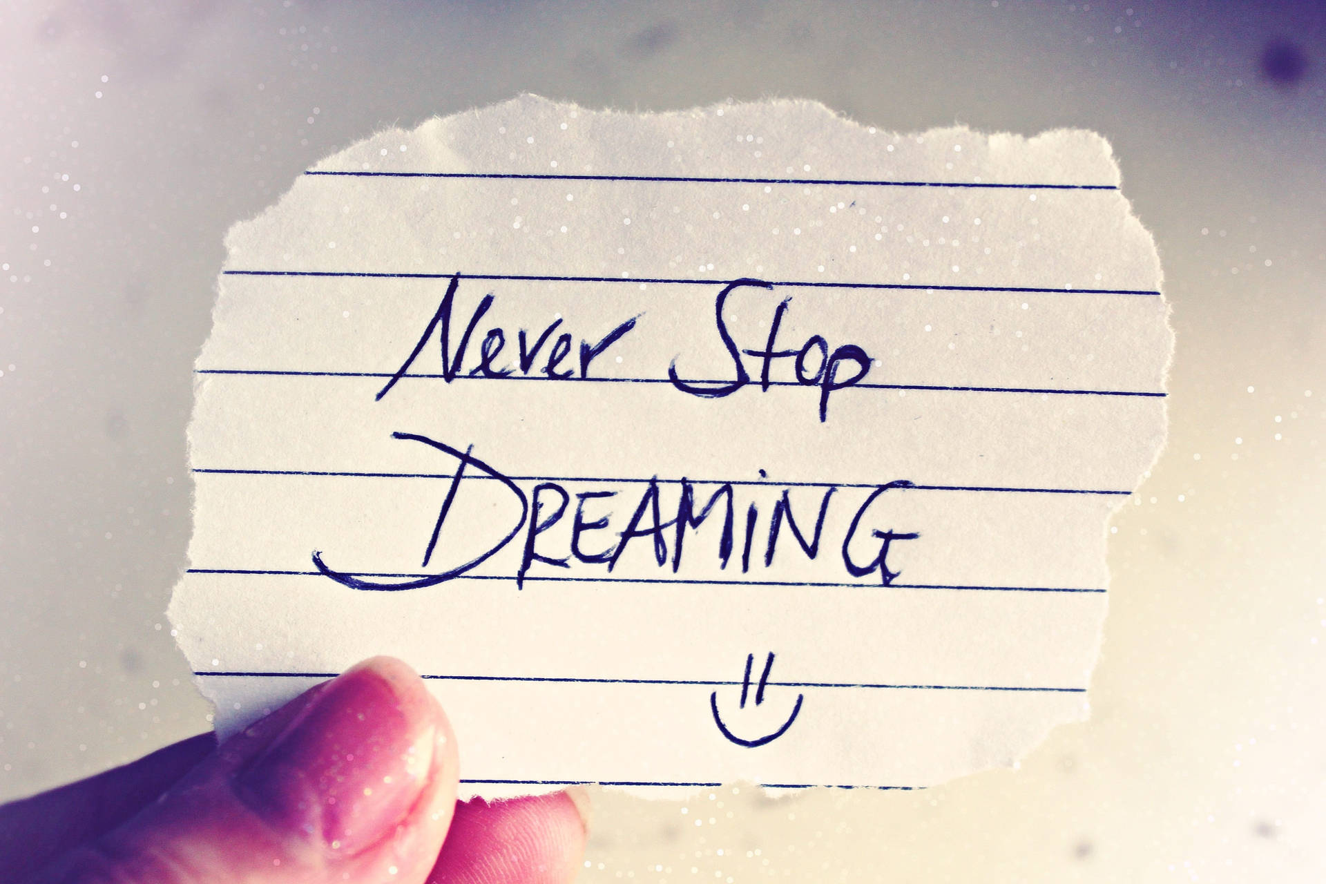 Never stop dreaming - Inspirational cute writing on a floral background Wallpaper