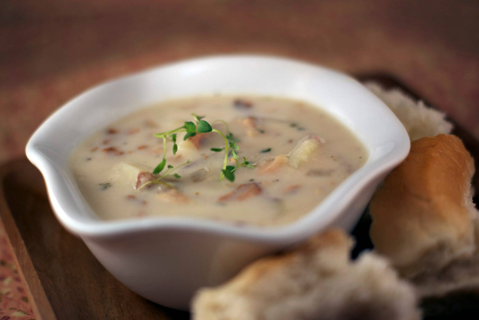 New England Clam Chowder And Pieces Of Bread Wallpaper