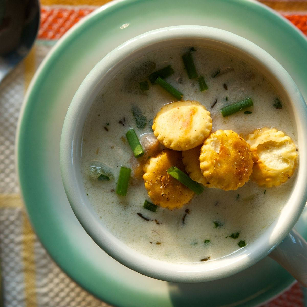New England Clam Chowder With Chives And Crackers Wallpaper