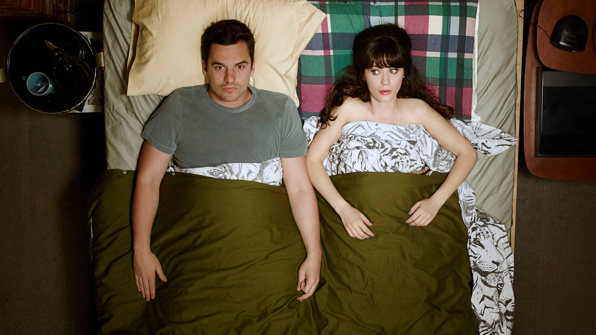 New Girl Nick And Jessica Lying On Bed Wallpaper