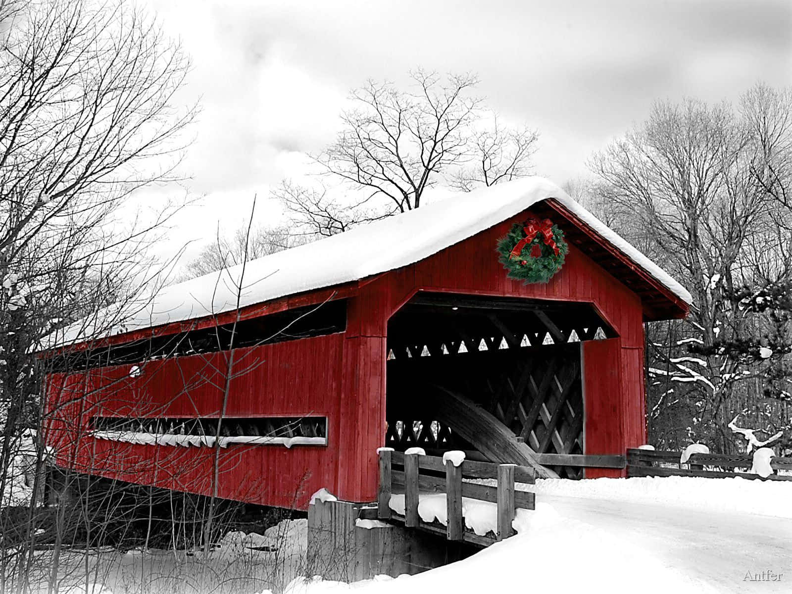 FlumeCovered Bridge im Winter von New Hampshire. Wallpaper