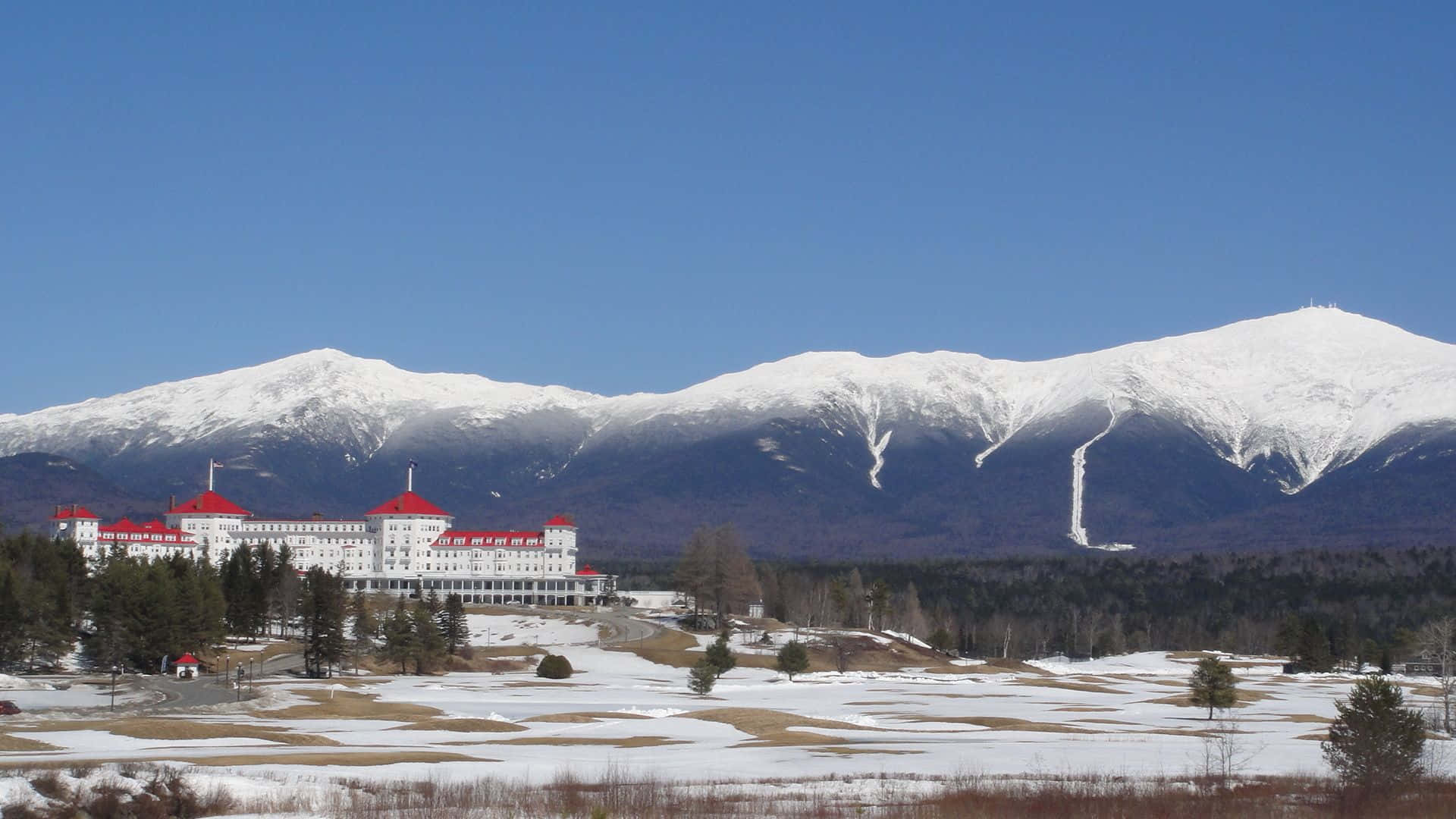 Blickauf Den Winter Im Omni Mount Washington Resort, New Hampshire. Wallpaper