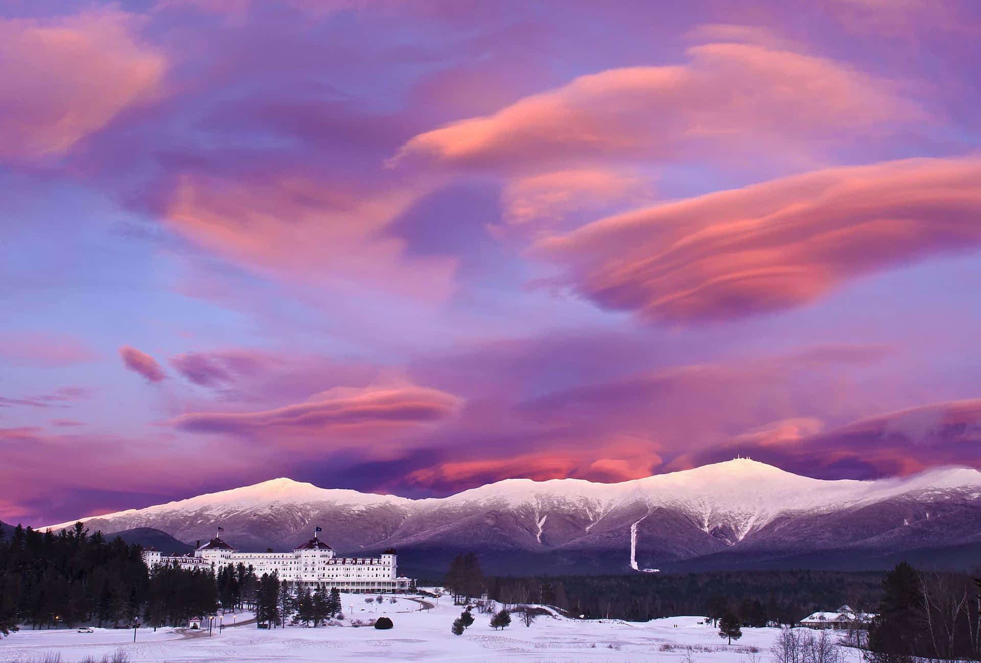 Omnimount Washington Resort En New Hampshire - Cielo Púrpura De Invierno. Fondo de pantalla
