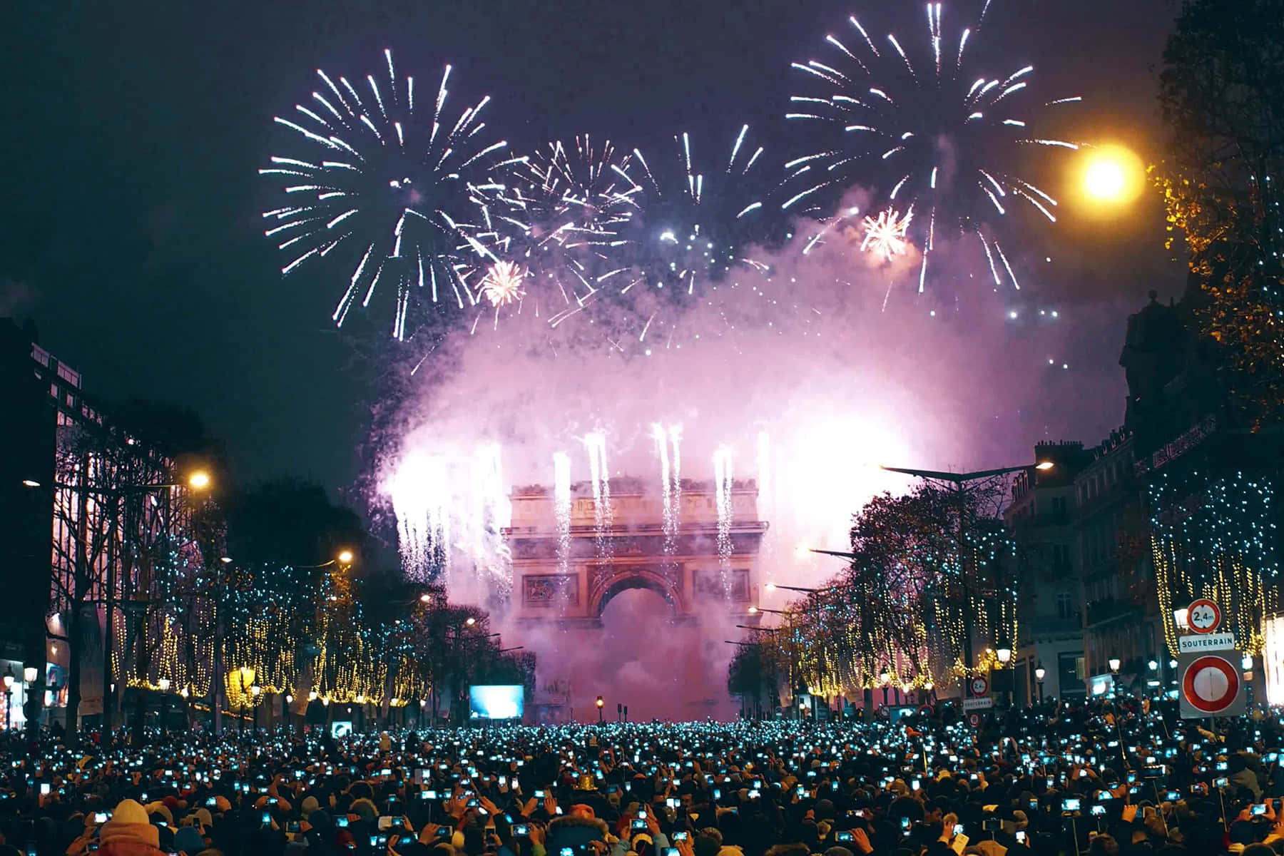 Arc De Triomphe New Year Picture