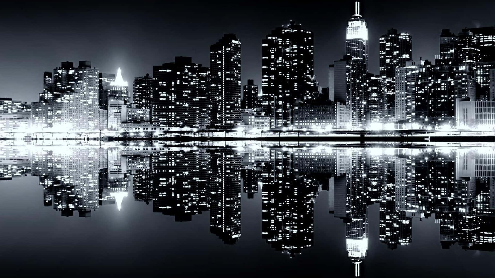 Newyork Citys Skyline Speglas I Vattnet.