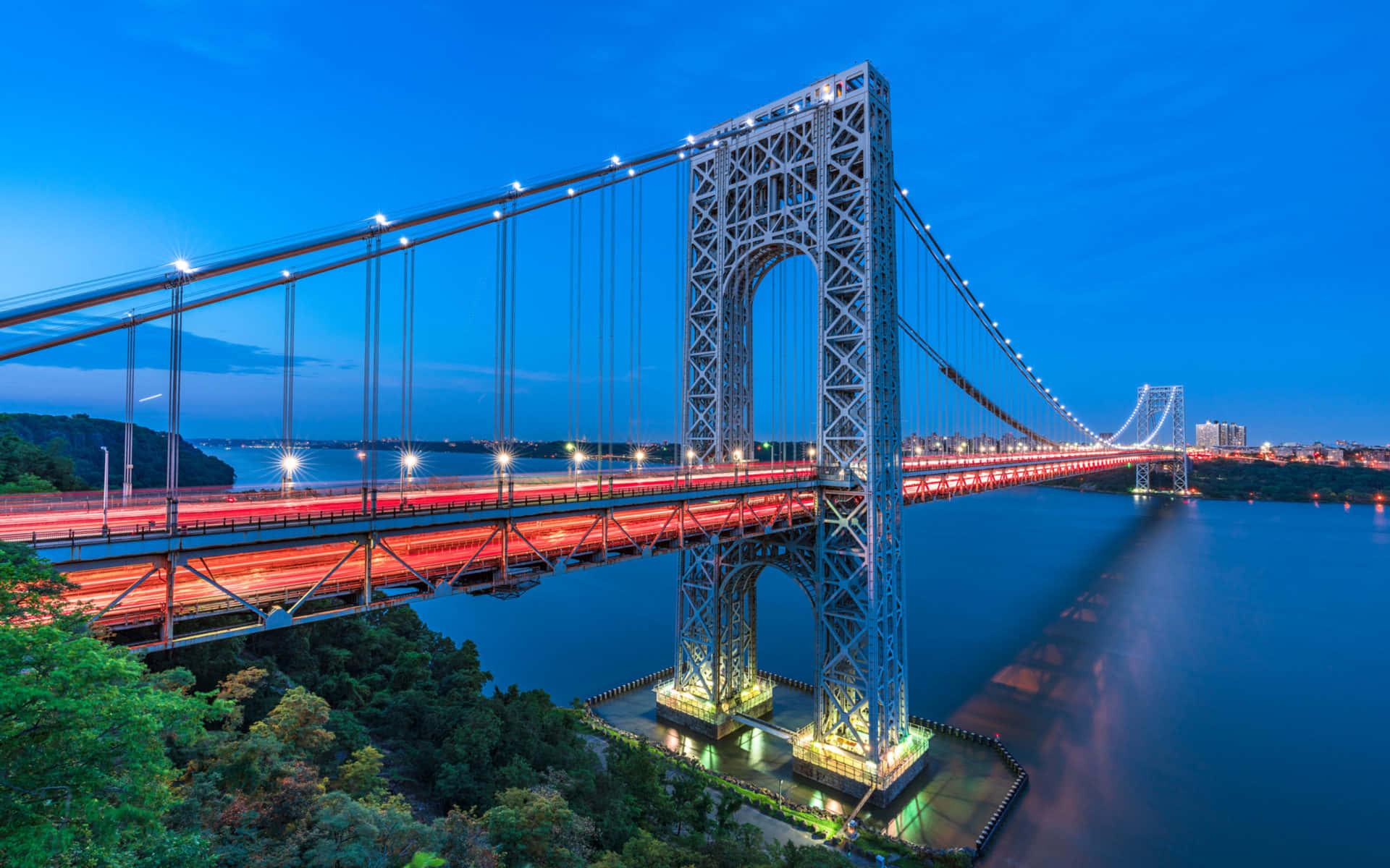 Newyork City In 4k Ultra Hd: Ponte Sopra Il Fiume Sfondo