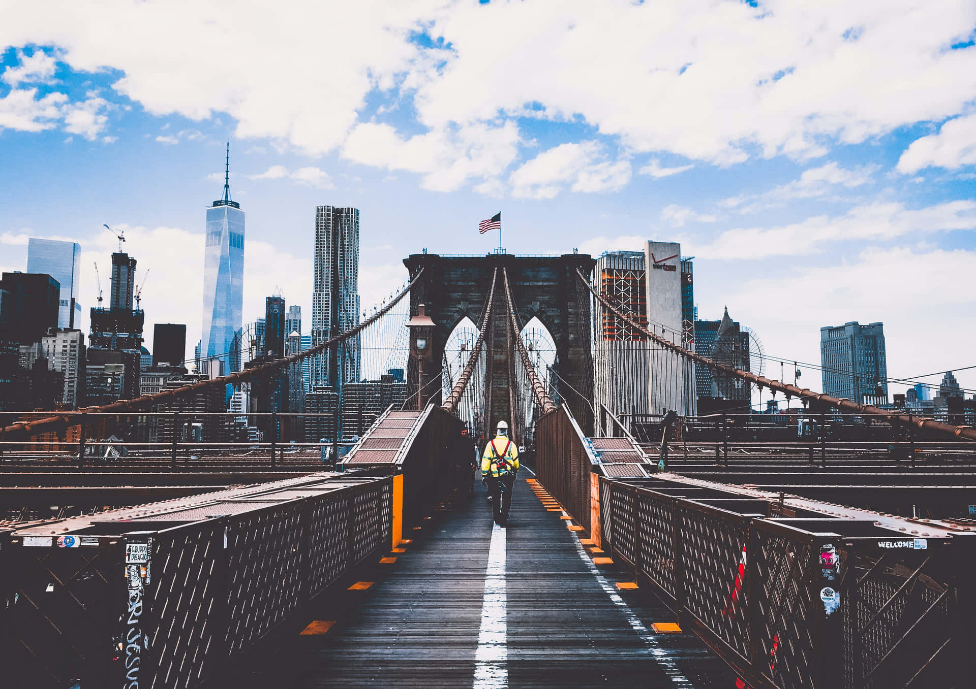 New York City 4k Ultra Hd Person In Bridge Wallpaper