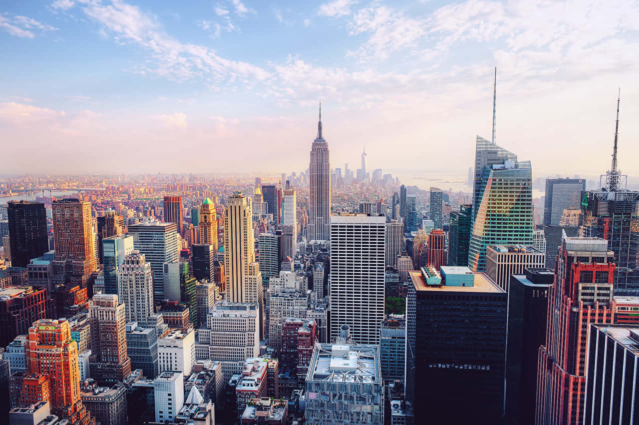 Mozzafiatopanorama Della Skyline Di New York City Visto Dall'altro Lato Dell'acqua. Sfondo