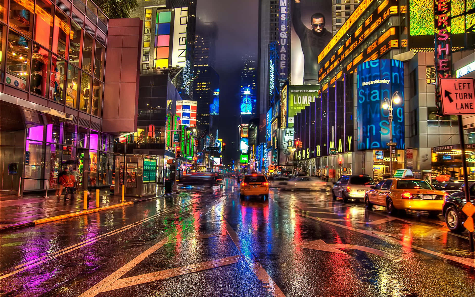 Imagenvibrante De La Ciudad De Nueva York Mojada Por La Noche.
