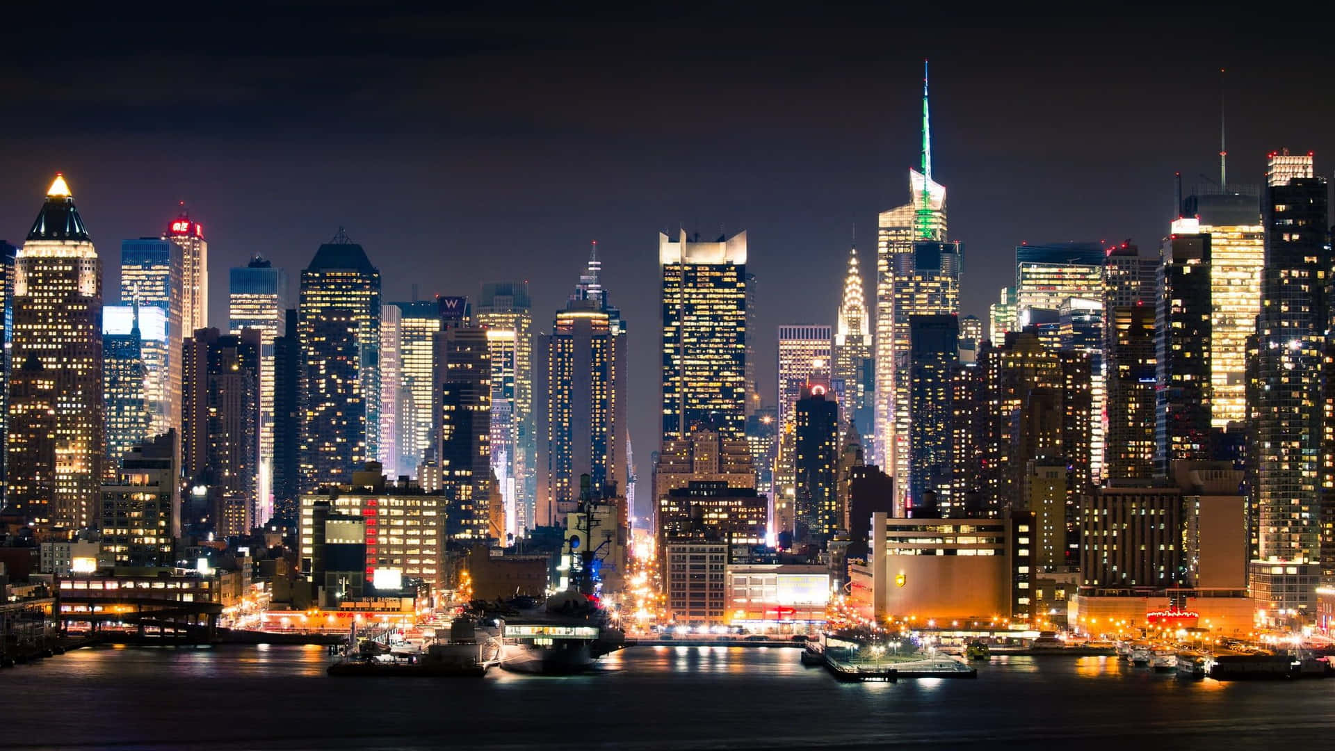 Bybillede af New York City om Natten Billedvæg Tapet