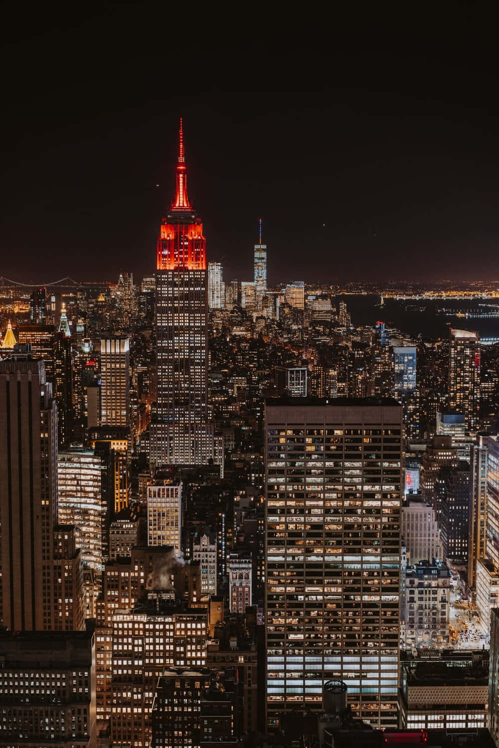 Rød Empire State Building New York City Om Natten Billede Wallpaper