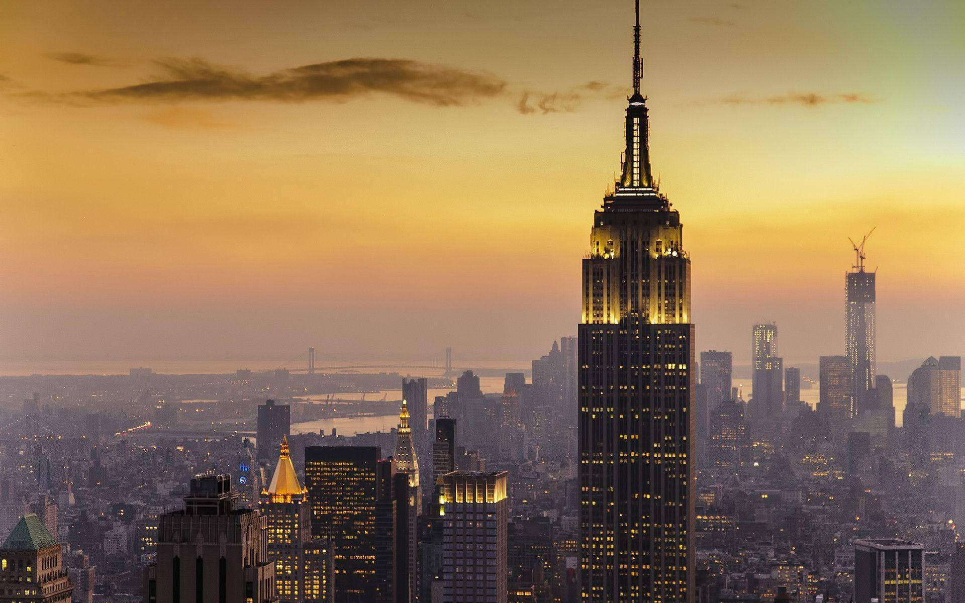 Newyork City Skyline Bei Einem Wunderschönen Sonnenuntergang Wallpaper