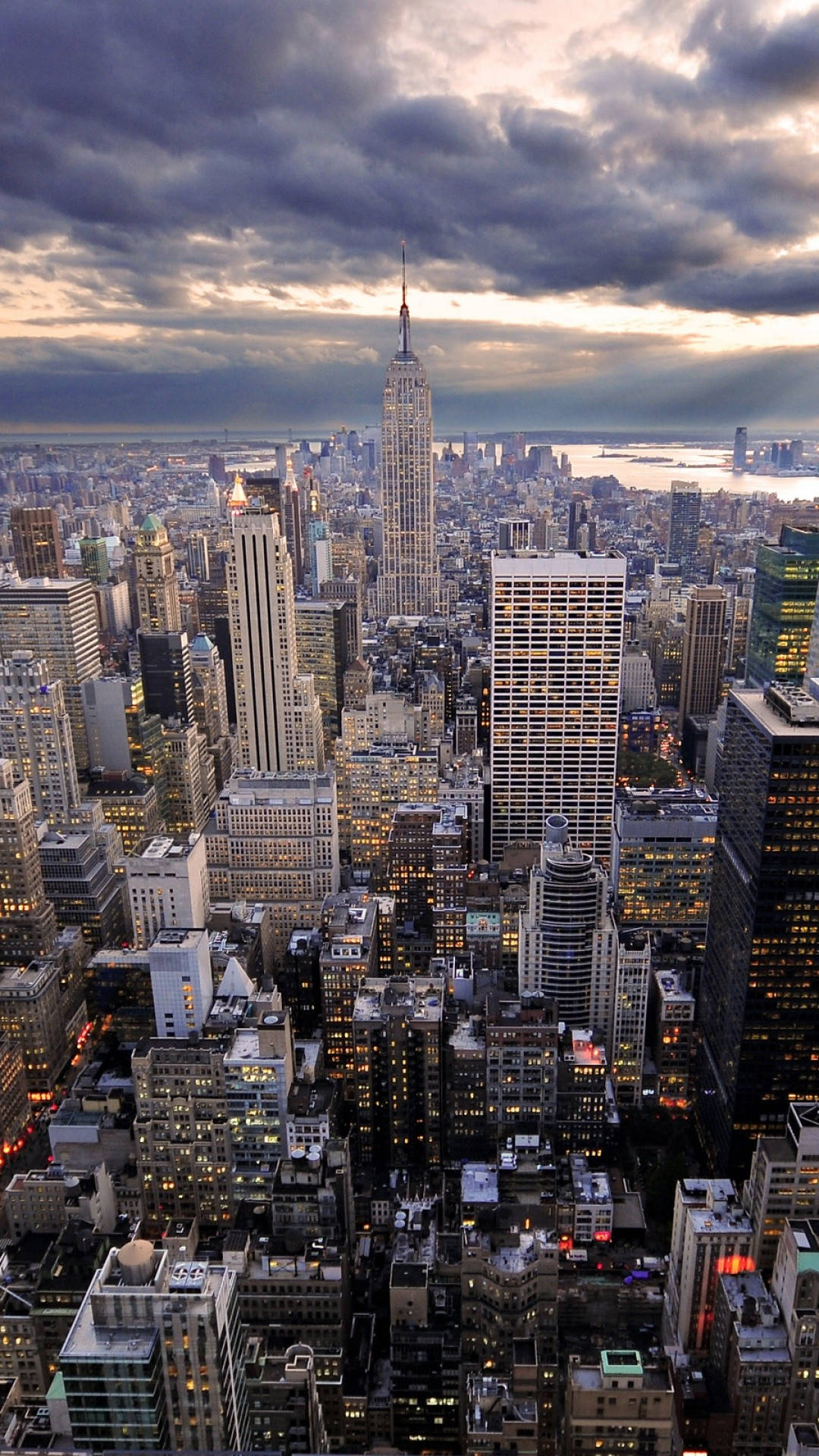 Newyork City Iphone X Stürmische Himmel Wallpaper
