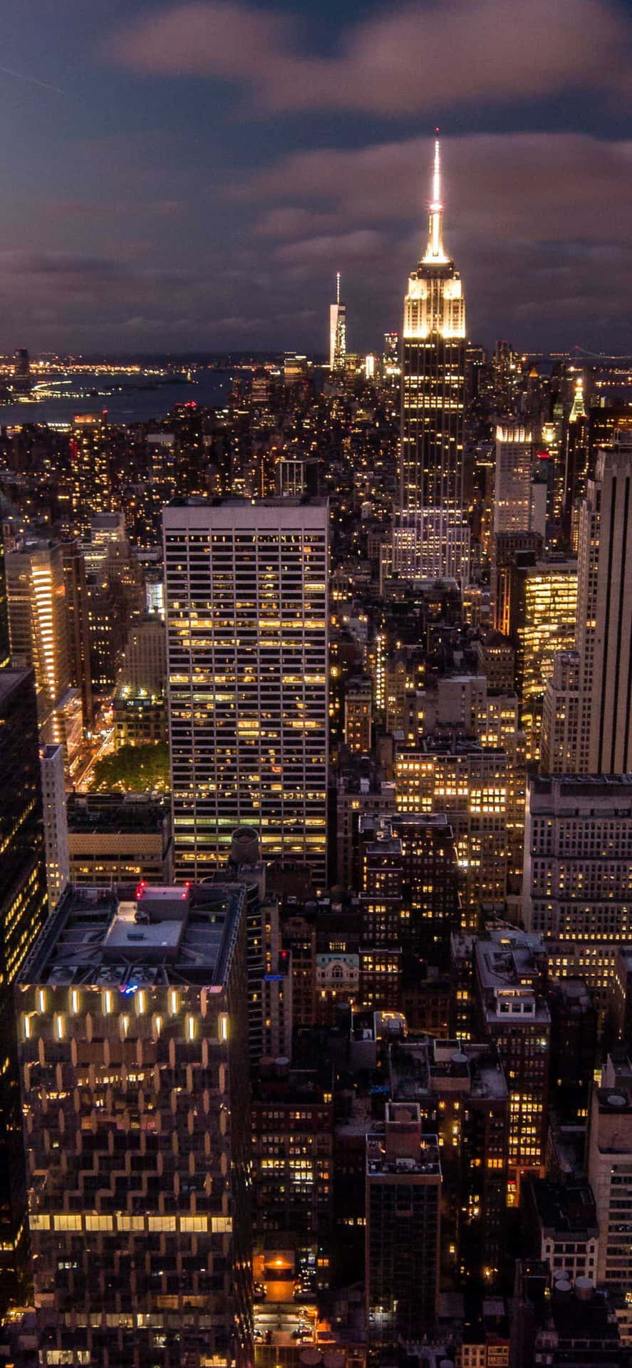 Nuevayork Ciudad Nocturna Iluminada Iphone Fondo de pantalla