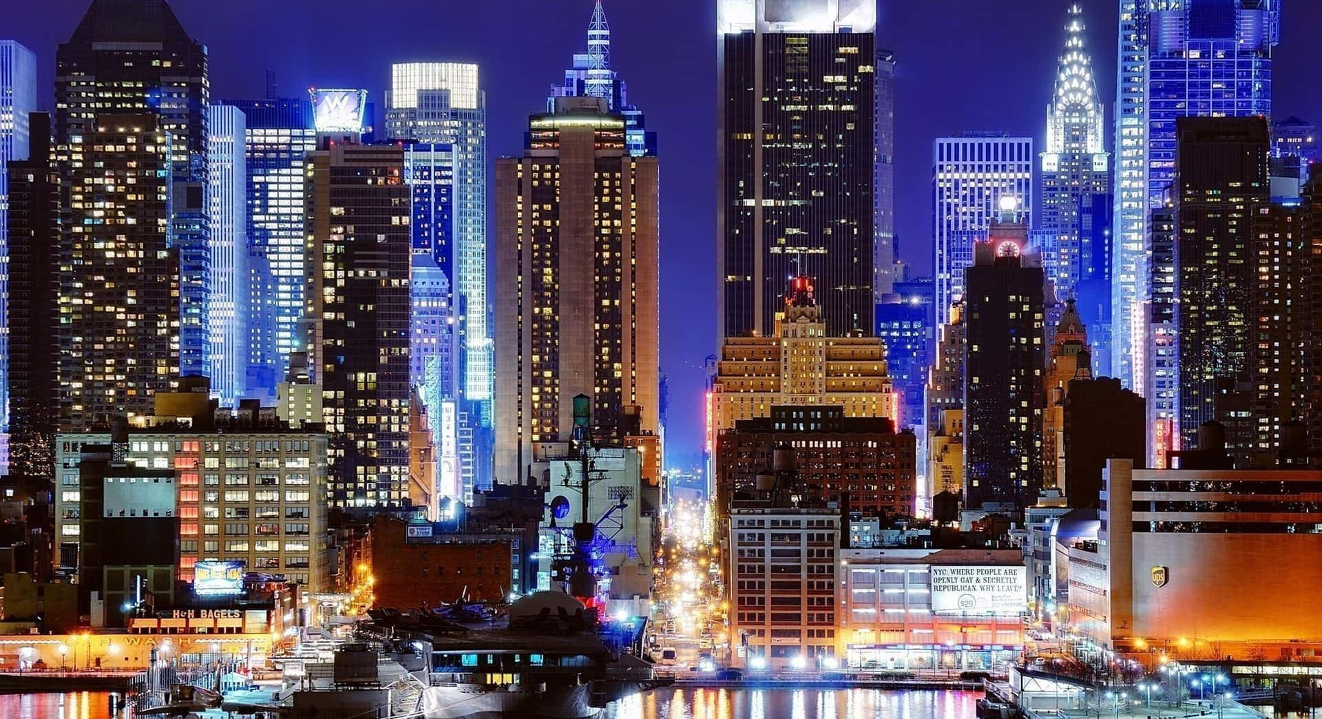 Bybygningeri New York Oplyses Om Natten I Byen.
