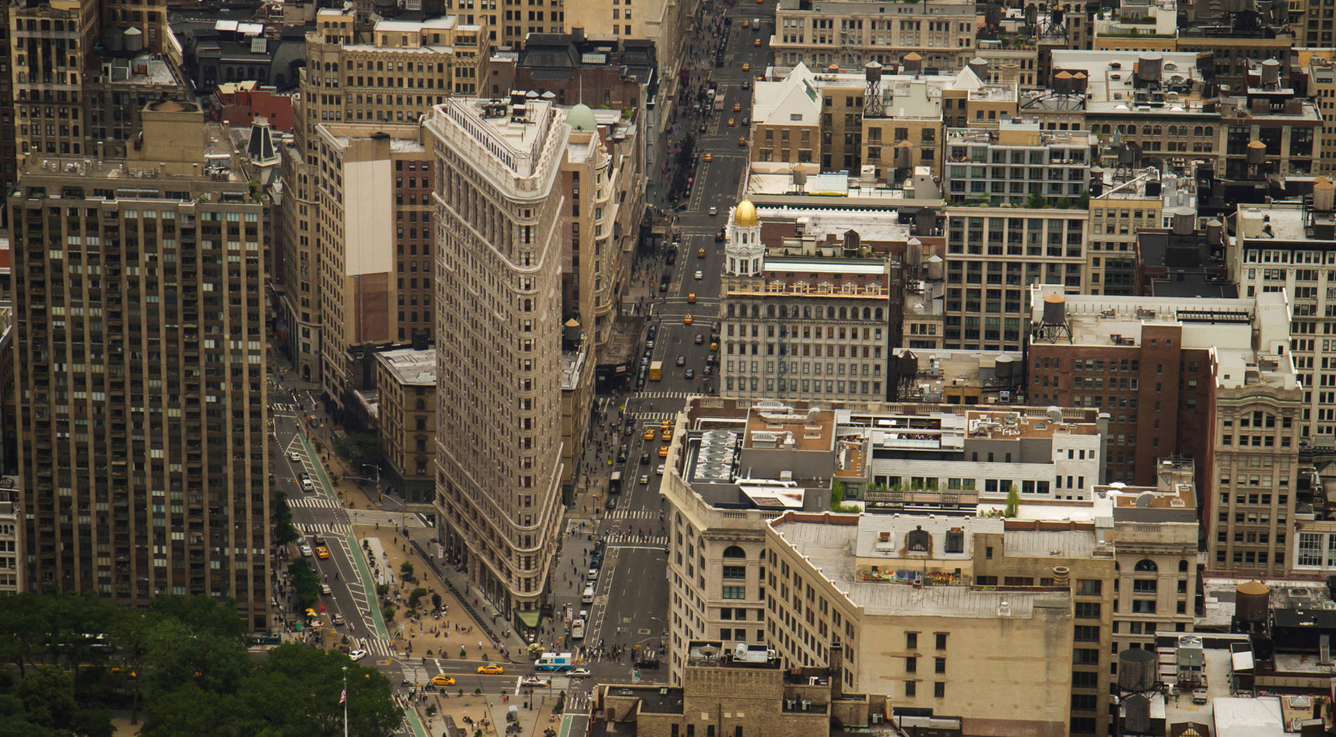 Ny York HD 5th Avenue Tapet: Se det livlige gadescene fra 5th Avenue midt i New York City. Wallpaper