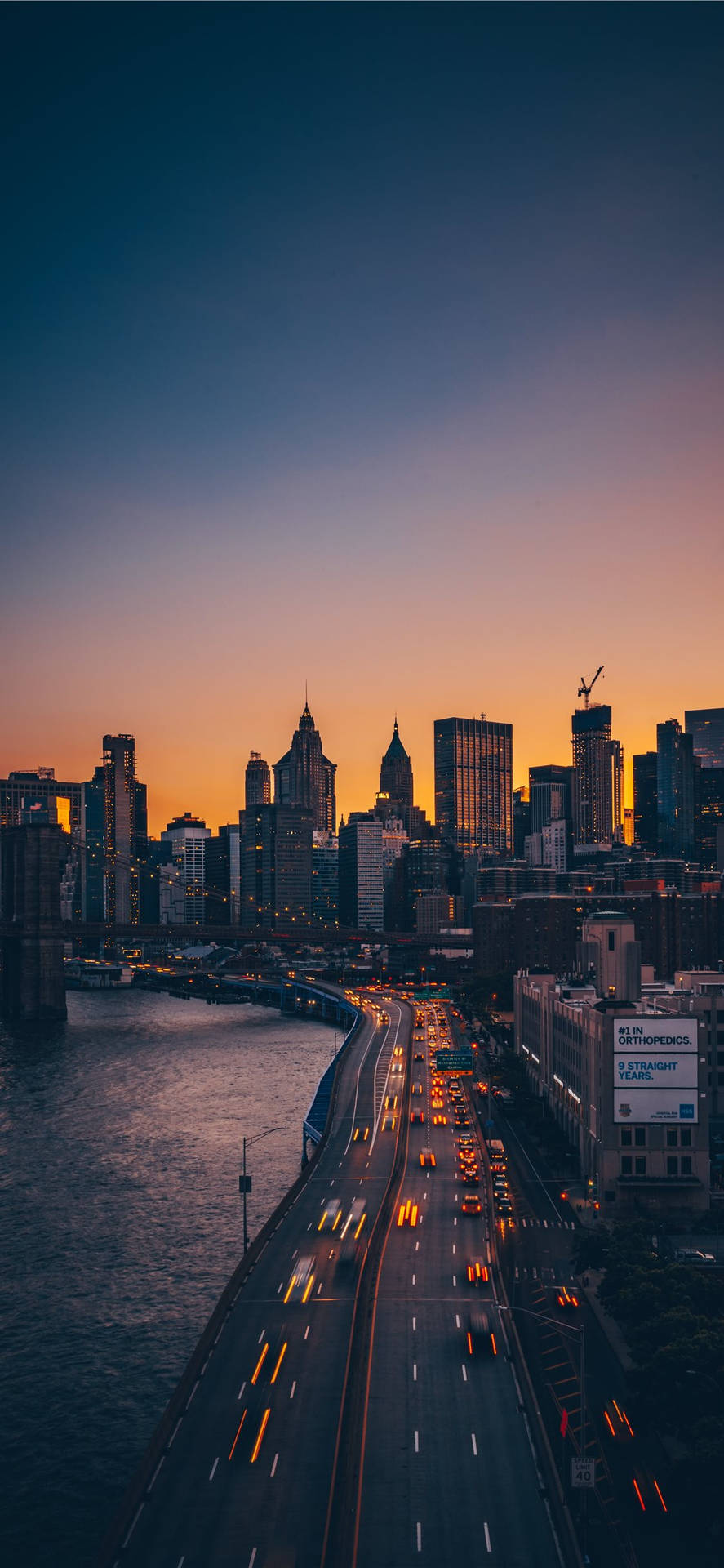 Genießensie Einen Atemberaubenden Blick Auf Die Skyline Von New York Von Ihrem Iphone Aus. Wallpaper