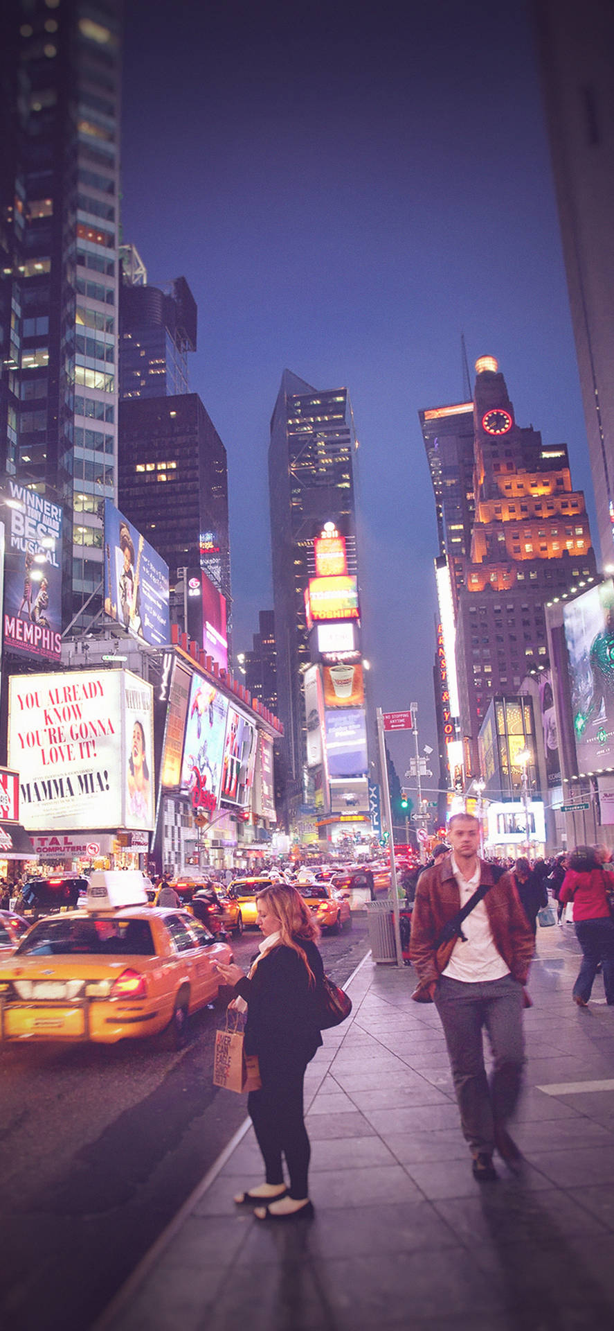 "Experience the Big Apple with a New York Hd Iphone" Wallpaper