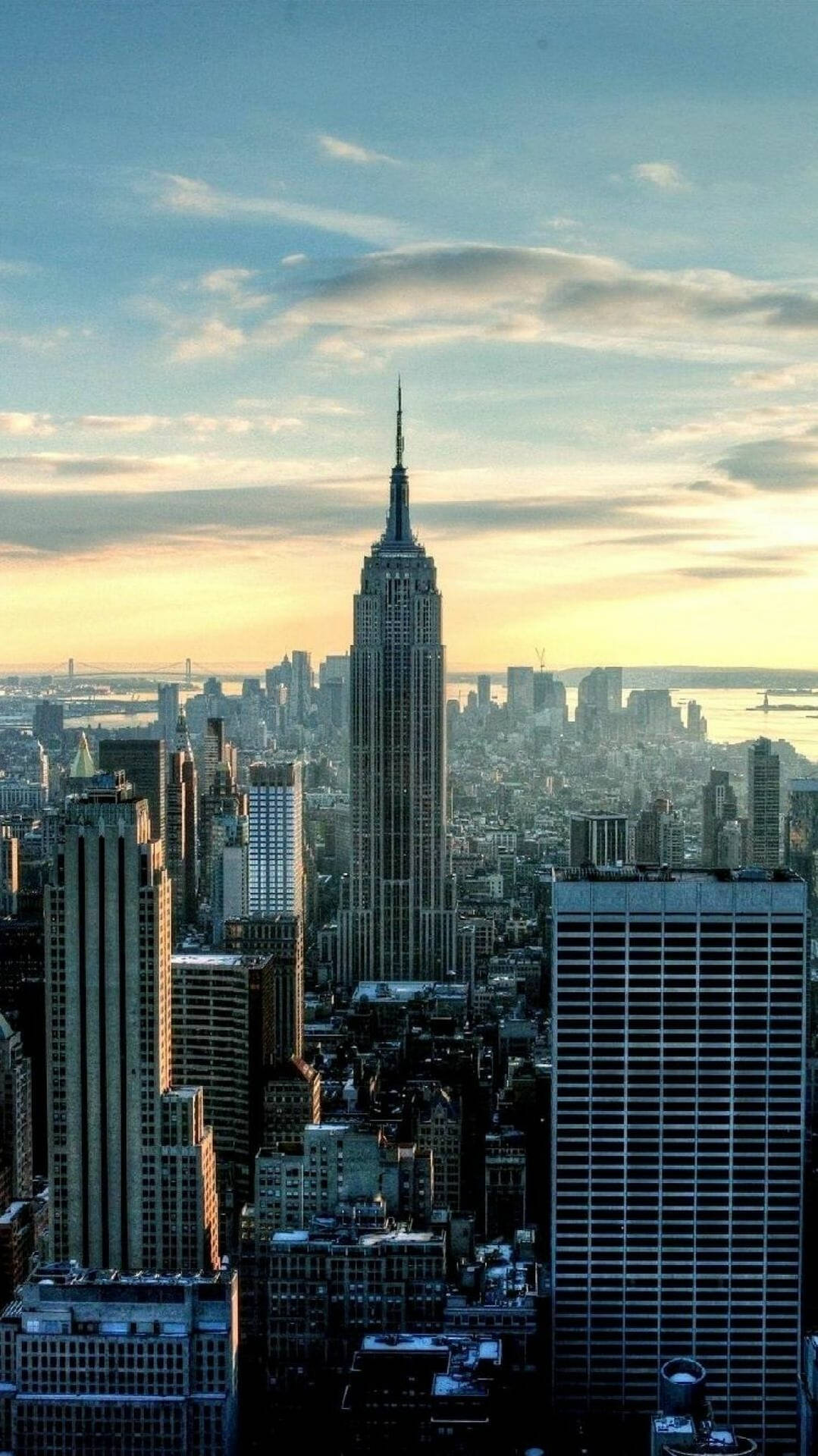 Unospettacolo Dell'empire State Building E Della Città Di New York Sfondo