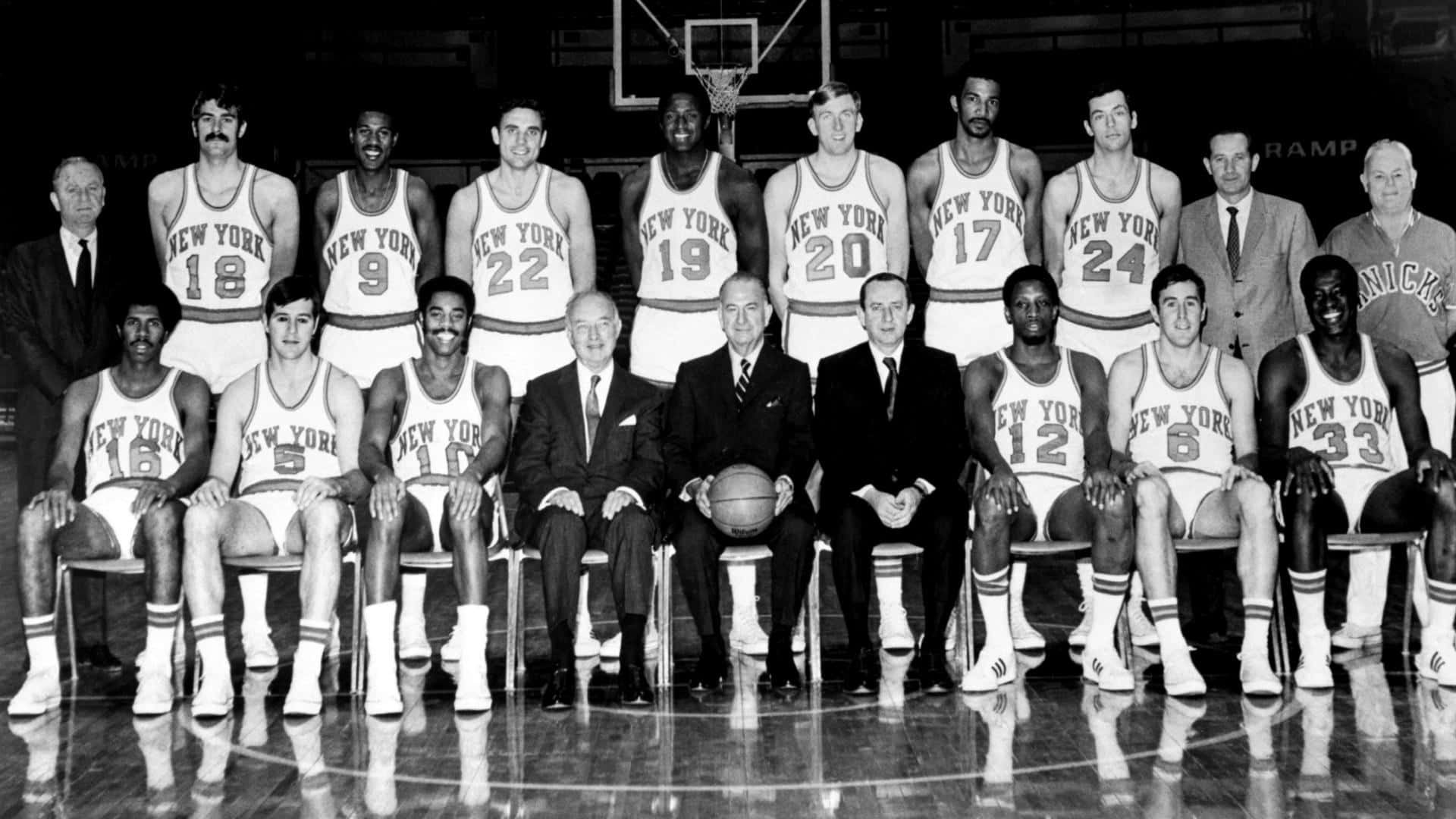 Nuevayork Knicks Foto De Grupo Con Willis Reed Fondo de pantalla