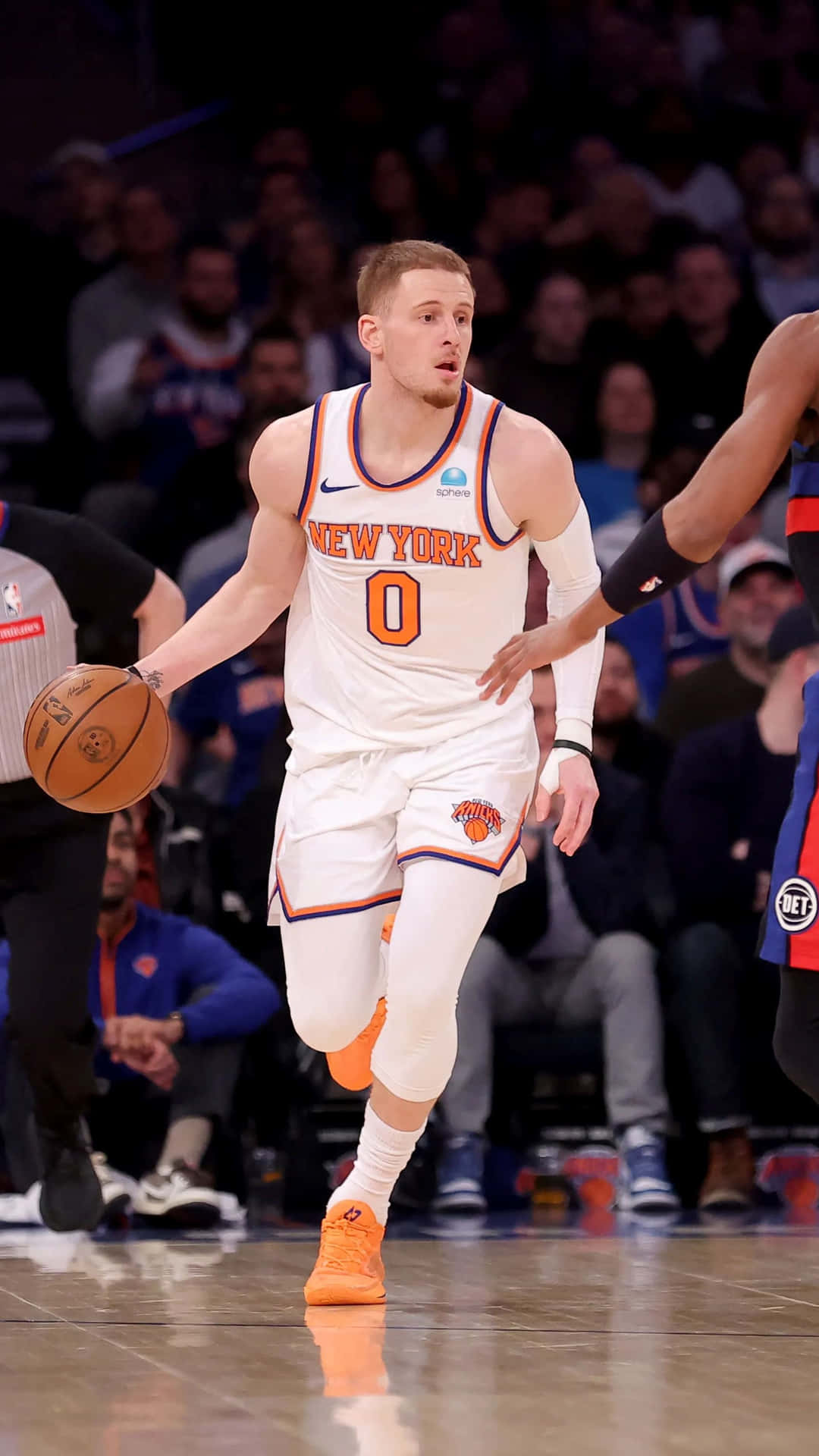 New York Knicks Player Dribbling Basketball Wallpaper