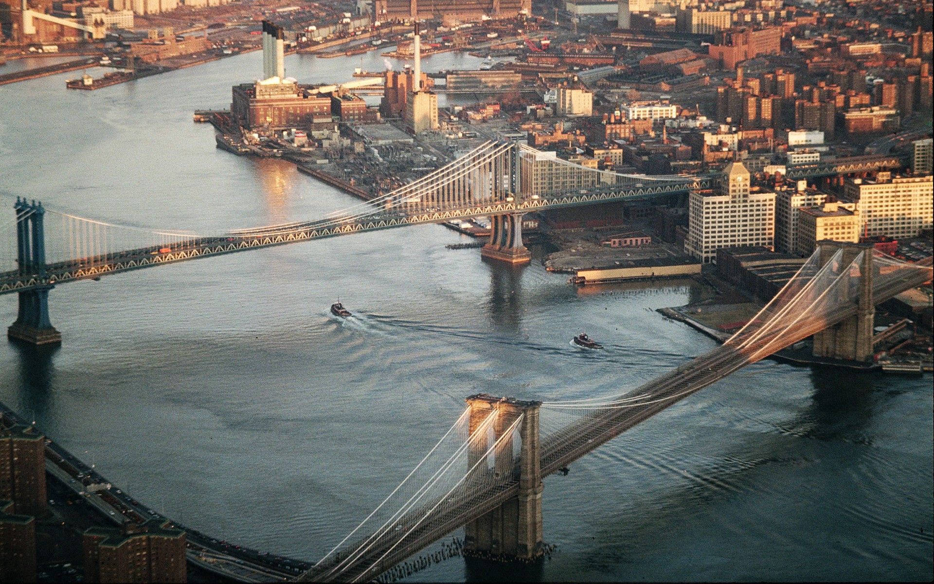Manhattan sunset over the Brooklyn Bridge Wallpaper