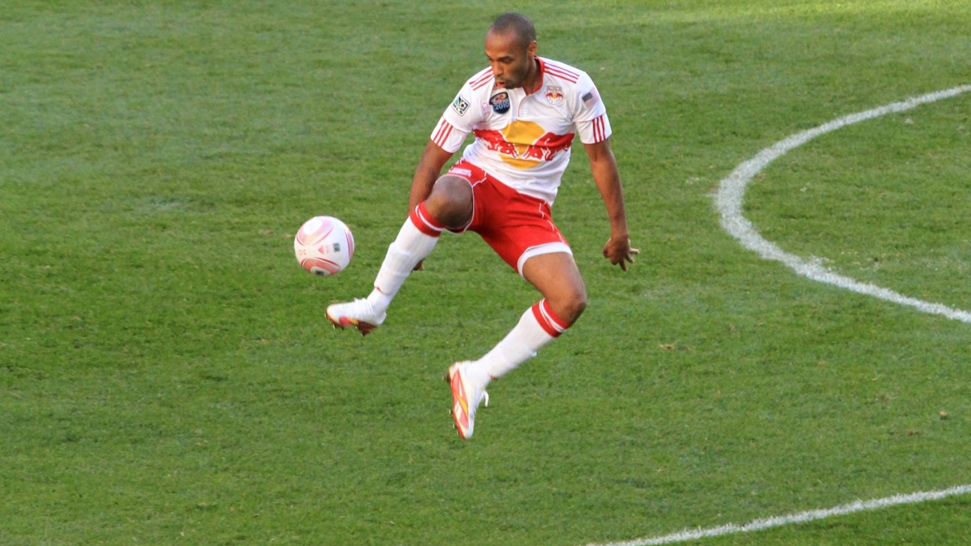 New York Red Bulls Thierry Henry Jumping Wallpaper