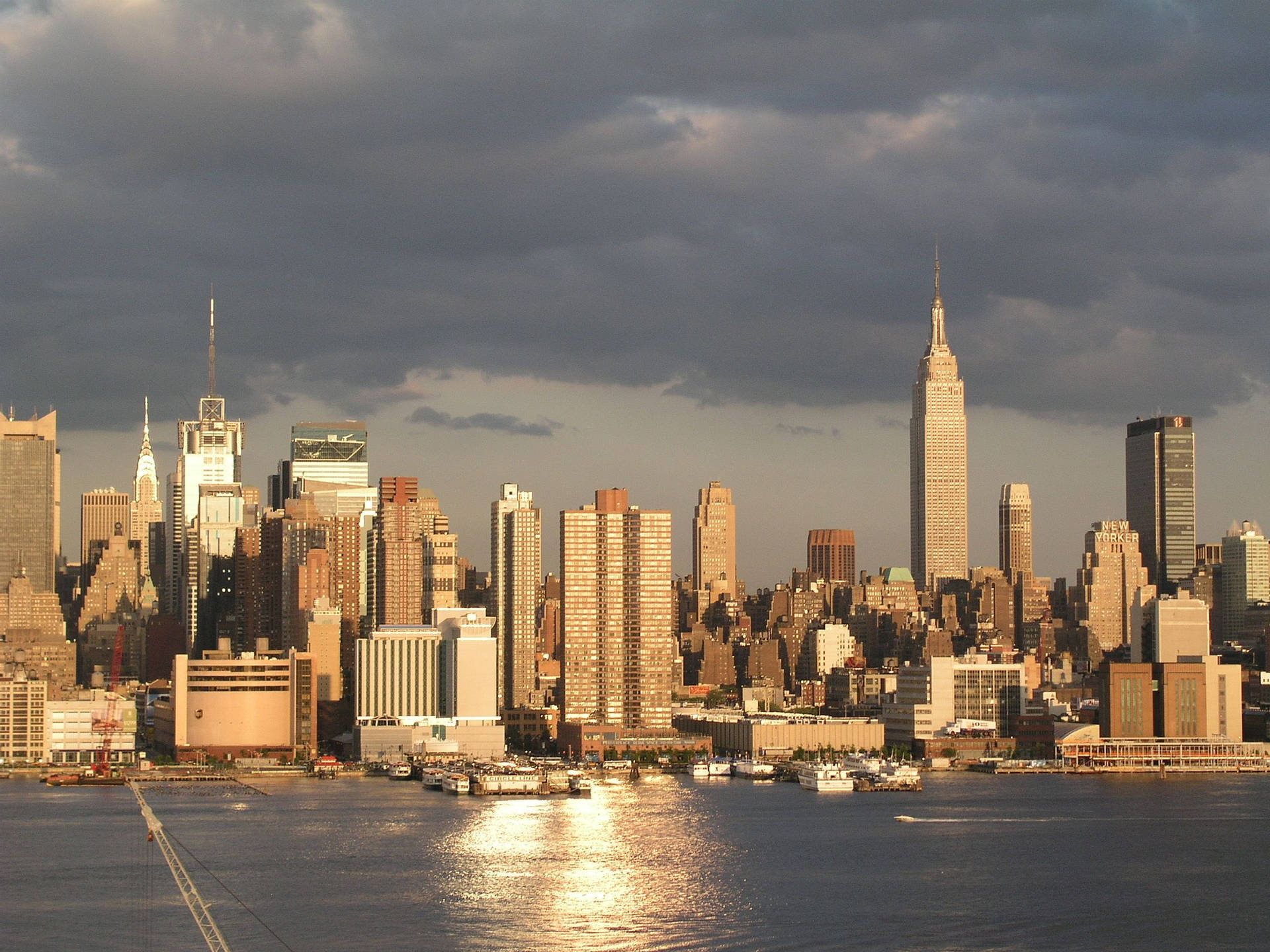 New York Skyline On A Gloomy Day Wallpaper