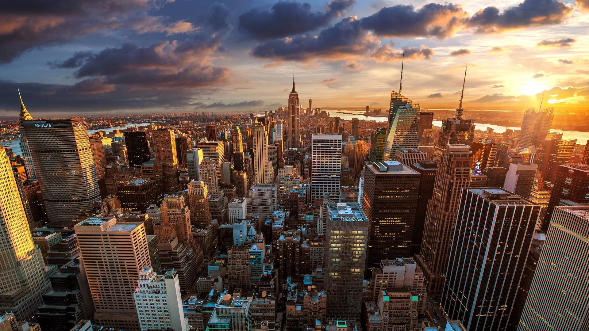 New York Skyline With Glowing Sun Wallpaper