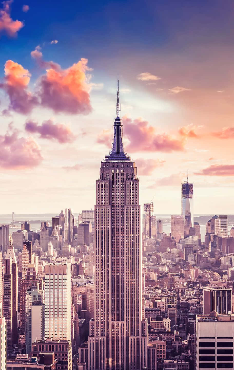 Newyork State: Wolkenkratzer Bei Nacht Beleuchtet Wallpaper