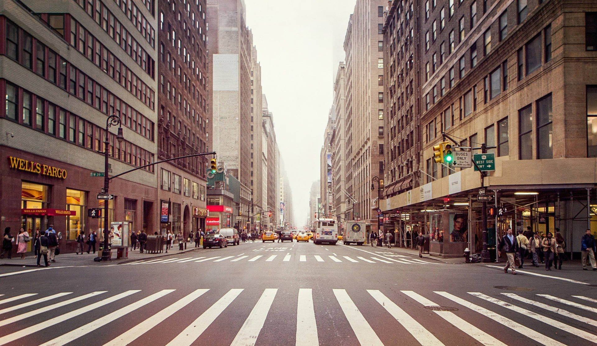 Tag en spadseretur ned ad de ikoniske gader i New York City. Wallpaper