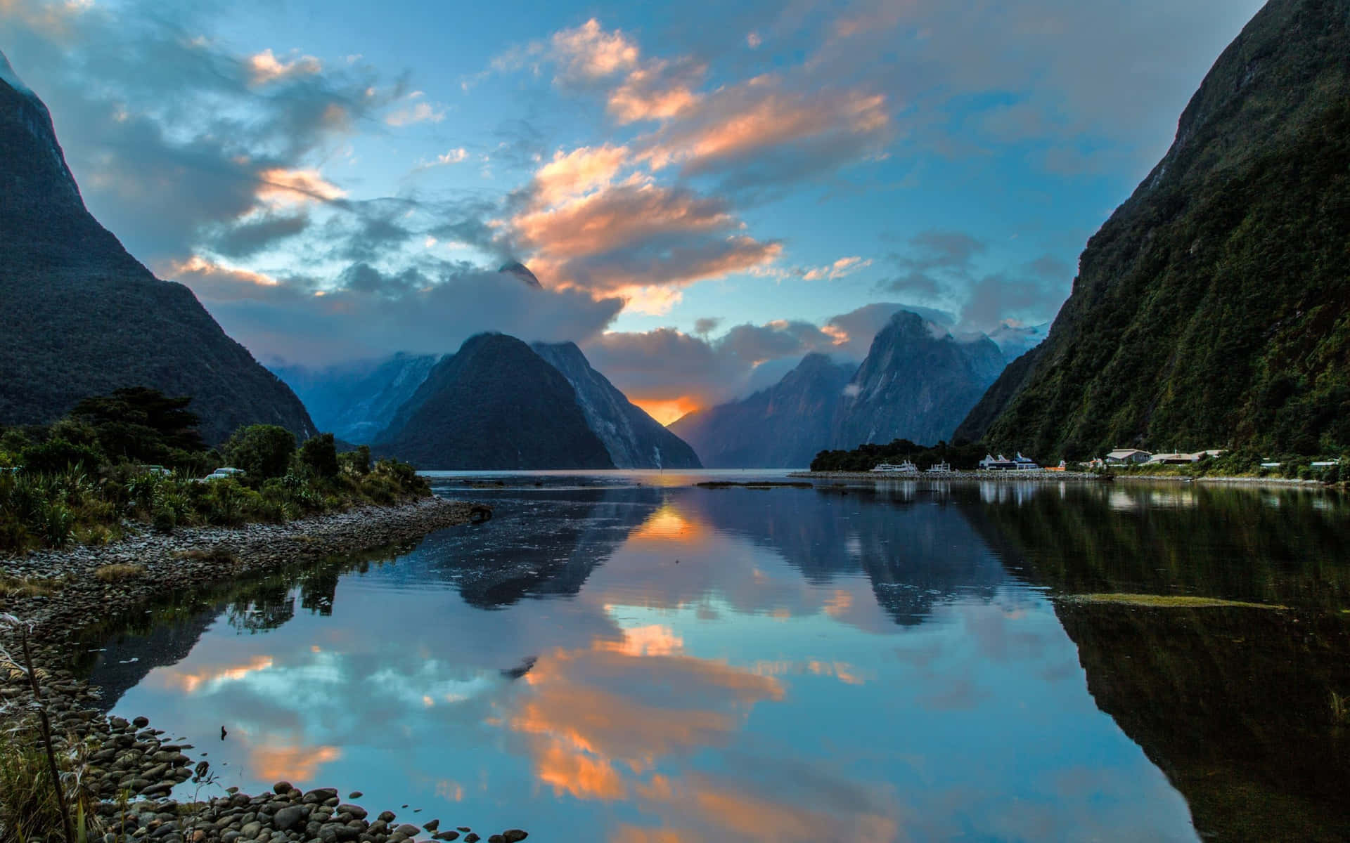 Nydde Panoramiske Udsigter Over New Zealands Sydøen På Din Computer Eller Mobiltapet.