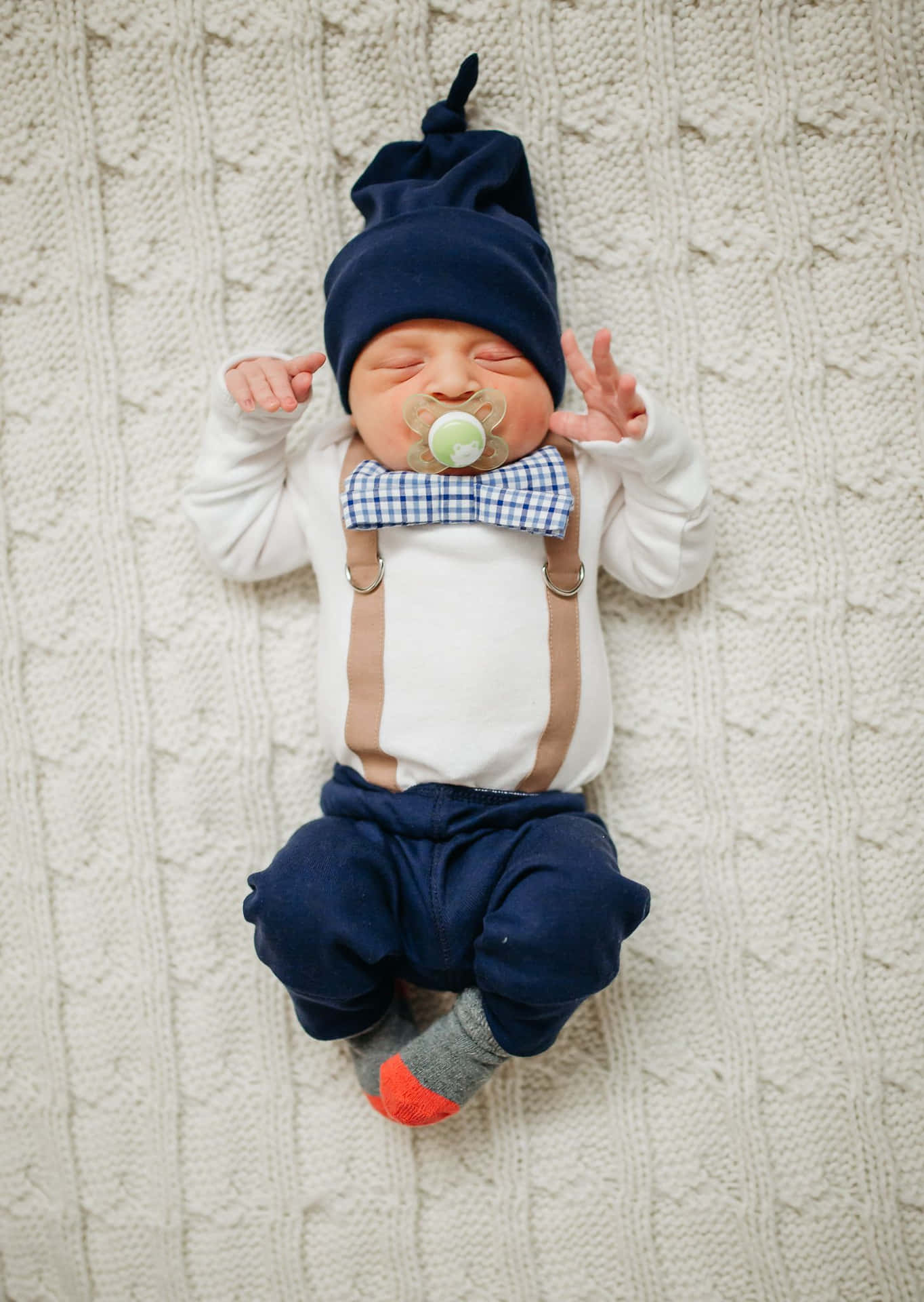 Neugeborenejungen Mit Geschlossenen Augen Fotos