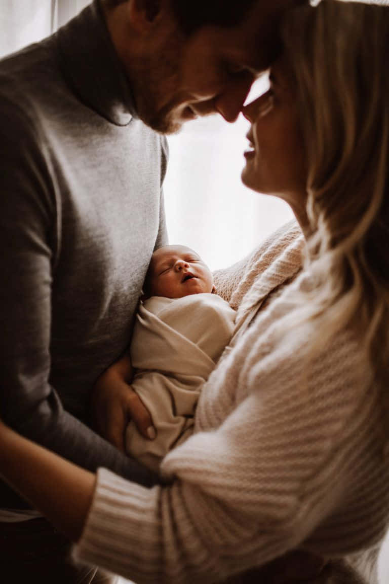 Newborn With Parents Almost Kissing Pictures