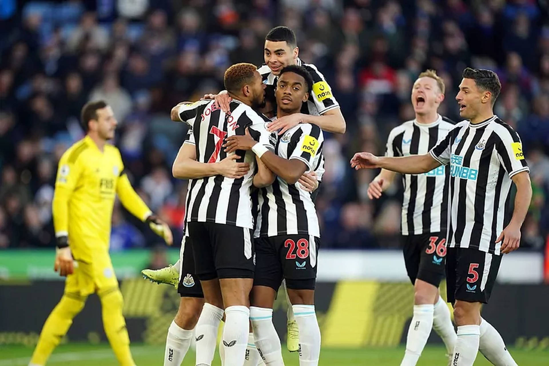 Ilteam Del Newcastle United Fc Che Celebra La Vittoria Sfondo