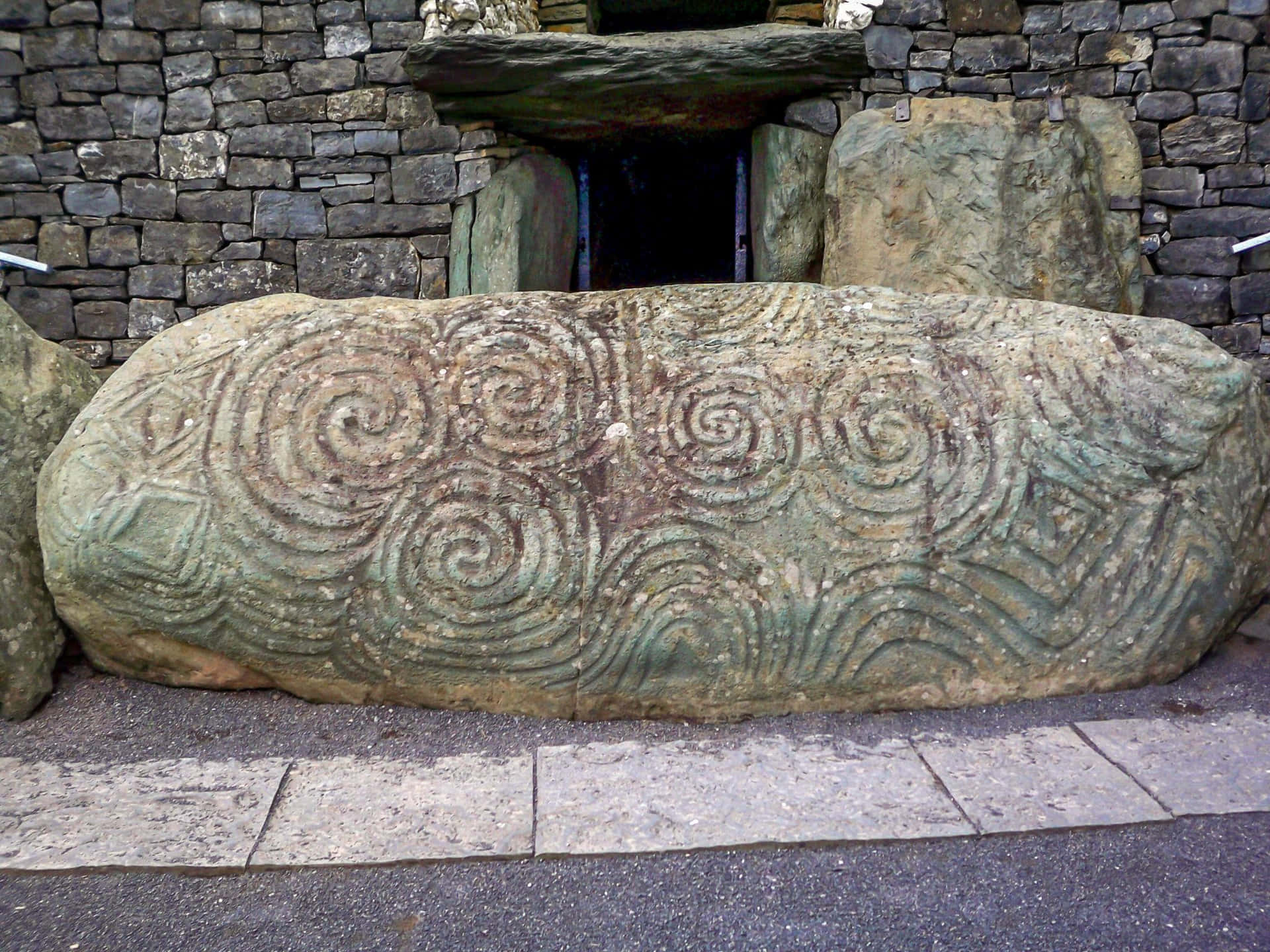 Newgrange Large Stones With Carvings Wallpaper