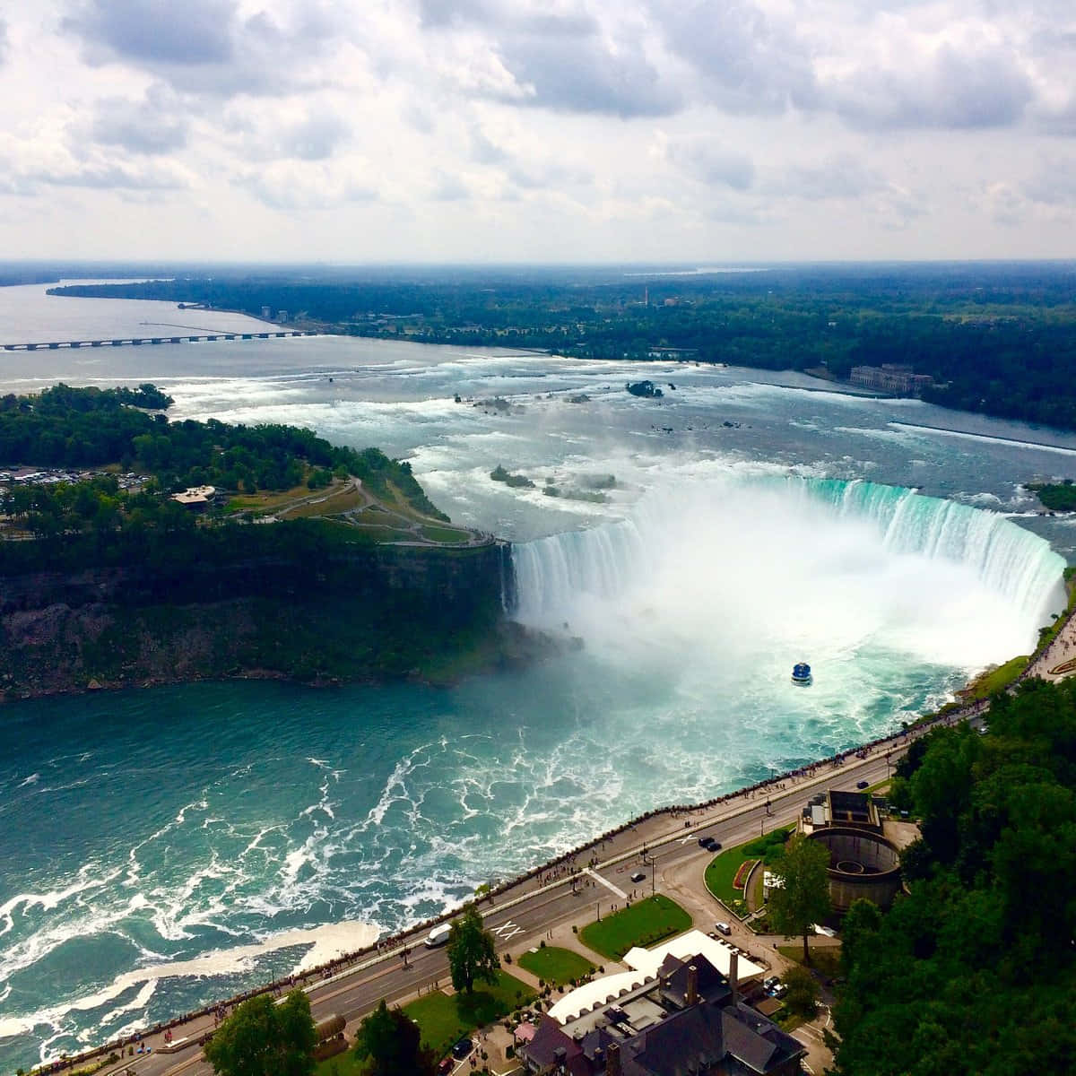“The breathtaking beauty of Niagara Falls”