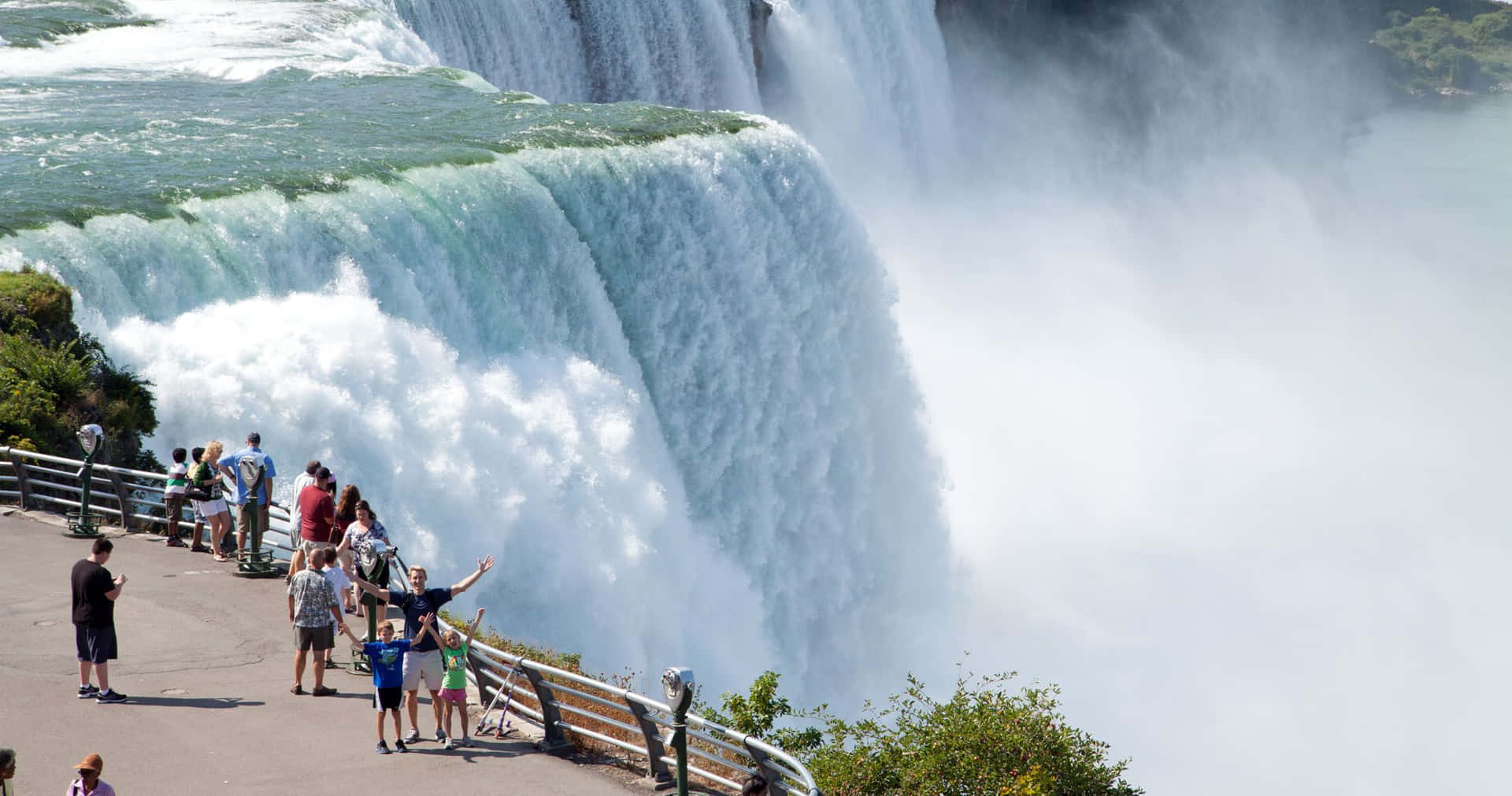 Denwunderschönen Niagara Falls Betrachten