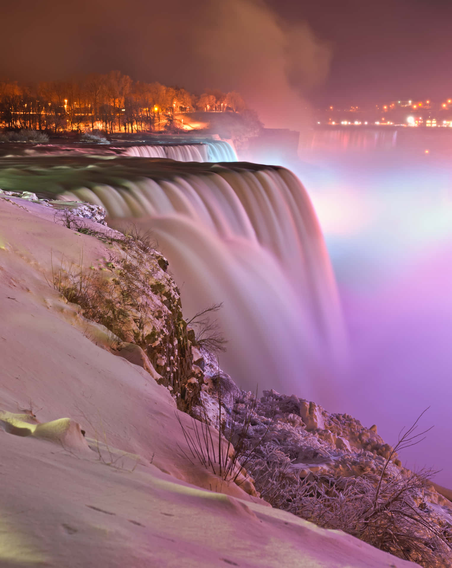 "The Spectacular Views of Niagara Falls"