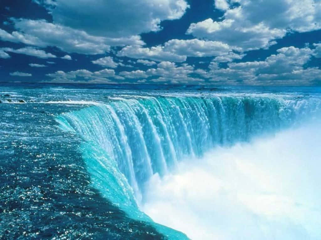 Njutav En Häpnadsväckande Vy Över De Imponerande Niagarafallen!