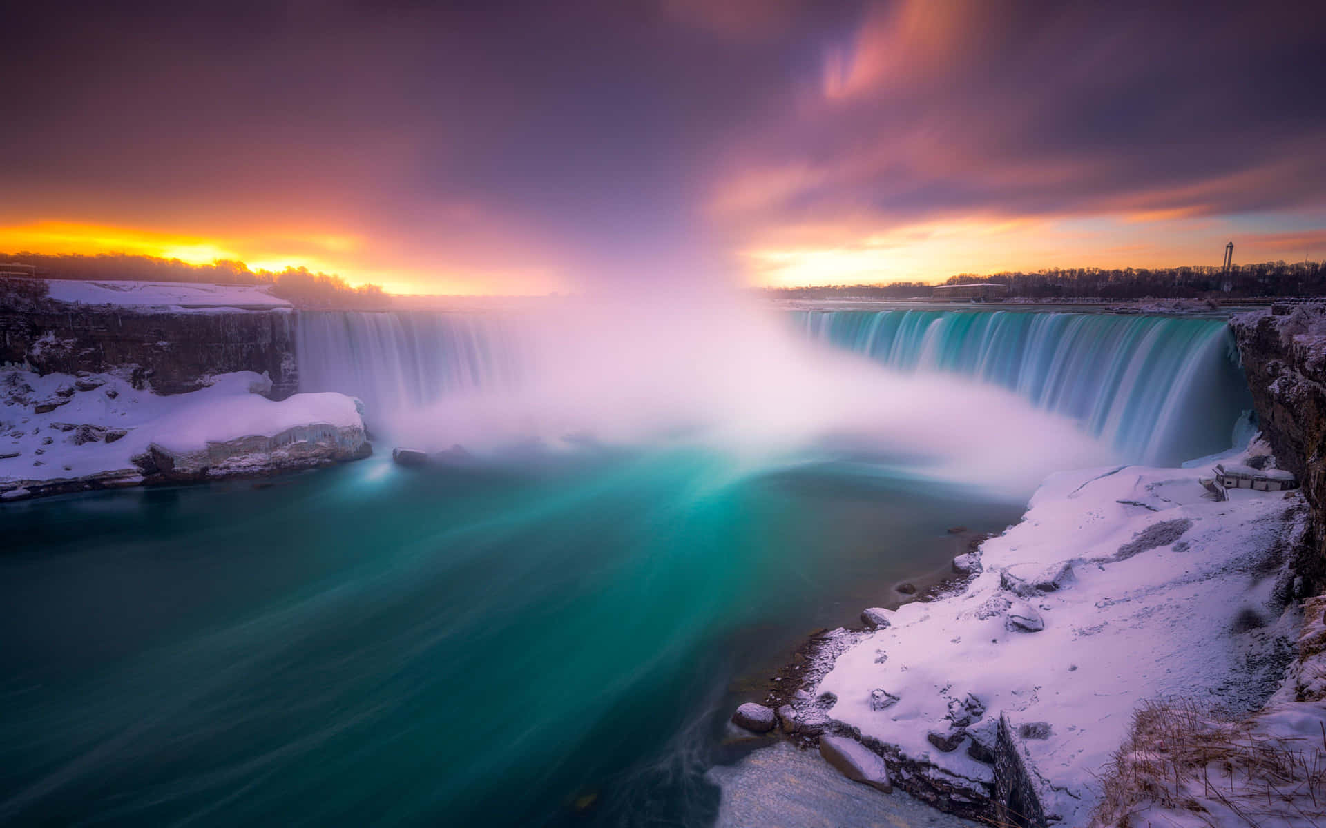 Njutav Den Fantastiska Utsikten Över Niagarafallen.